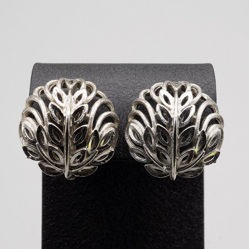 Lisner Silvertone Leafy Disk Clip Earrings