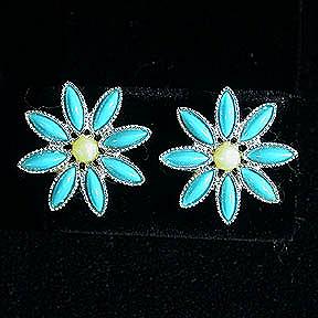 Sarah Coventry Daisy Time Clip Earrings