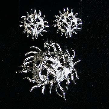 Sarah Coventry Sea Urchin Clip Earrings and Pin Brooch Set 1970