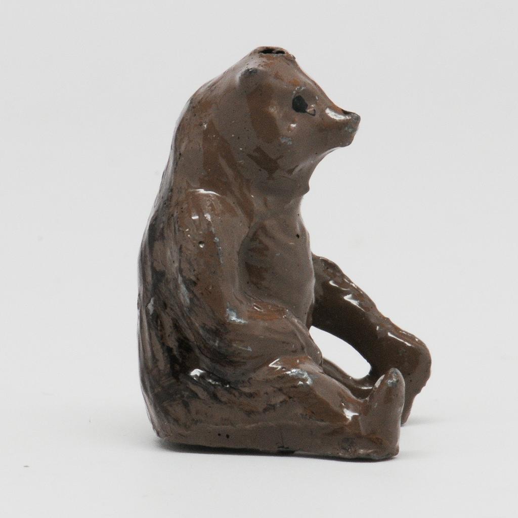 Britains Lead Bear Cub Sitting 936