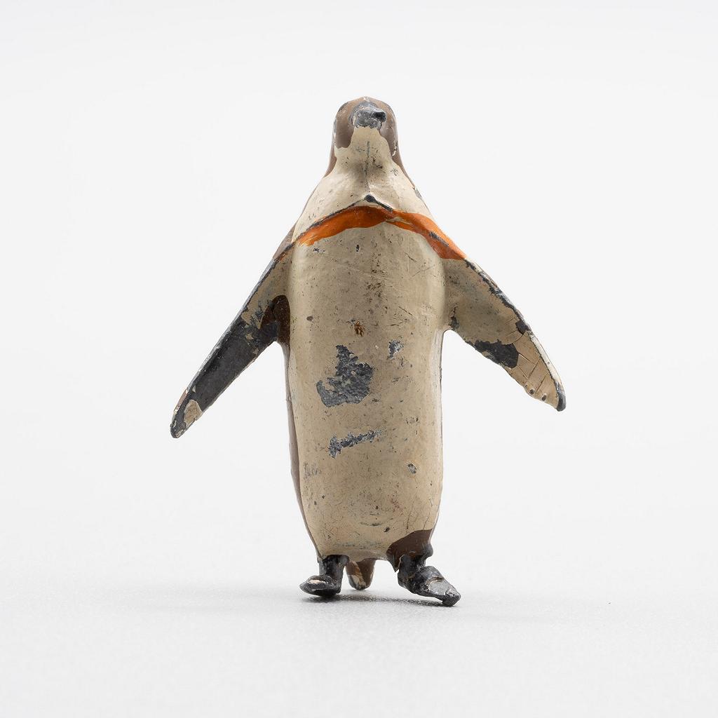 Britains Lead King Penguin 916