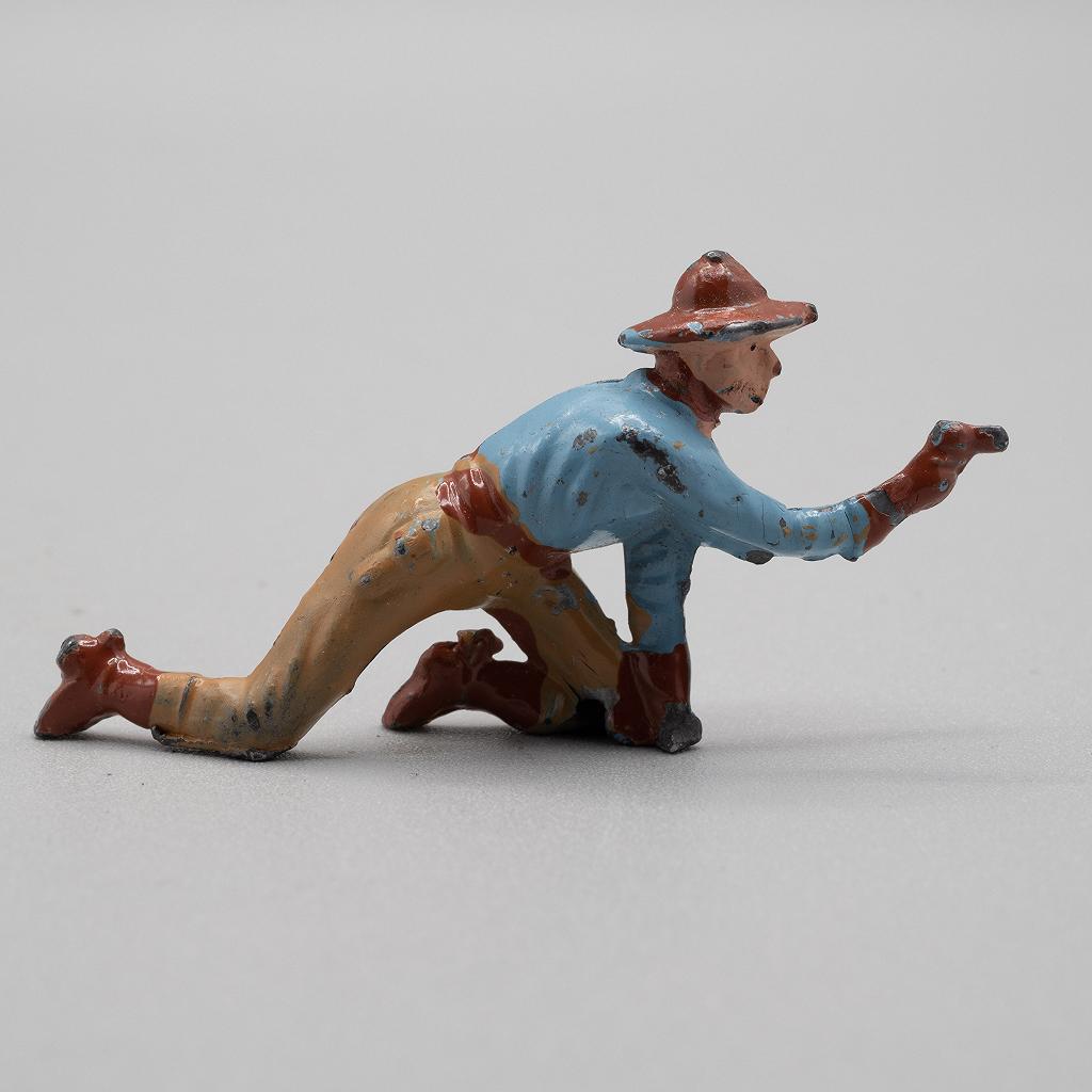 Cherilea Cowboy Kneeling and  Firing Pistol Vintage Lead Figure