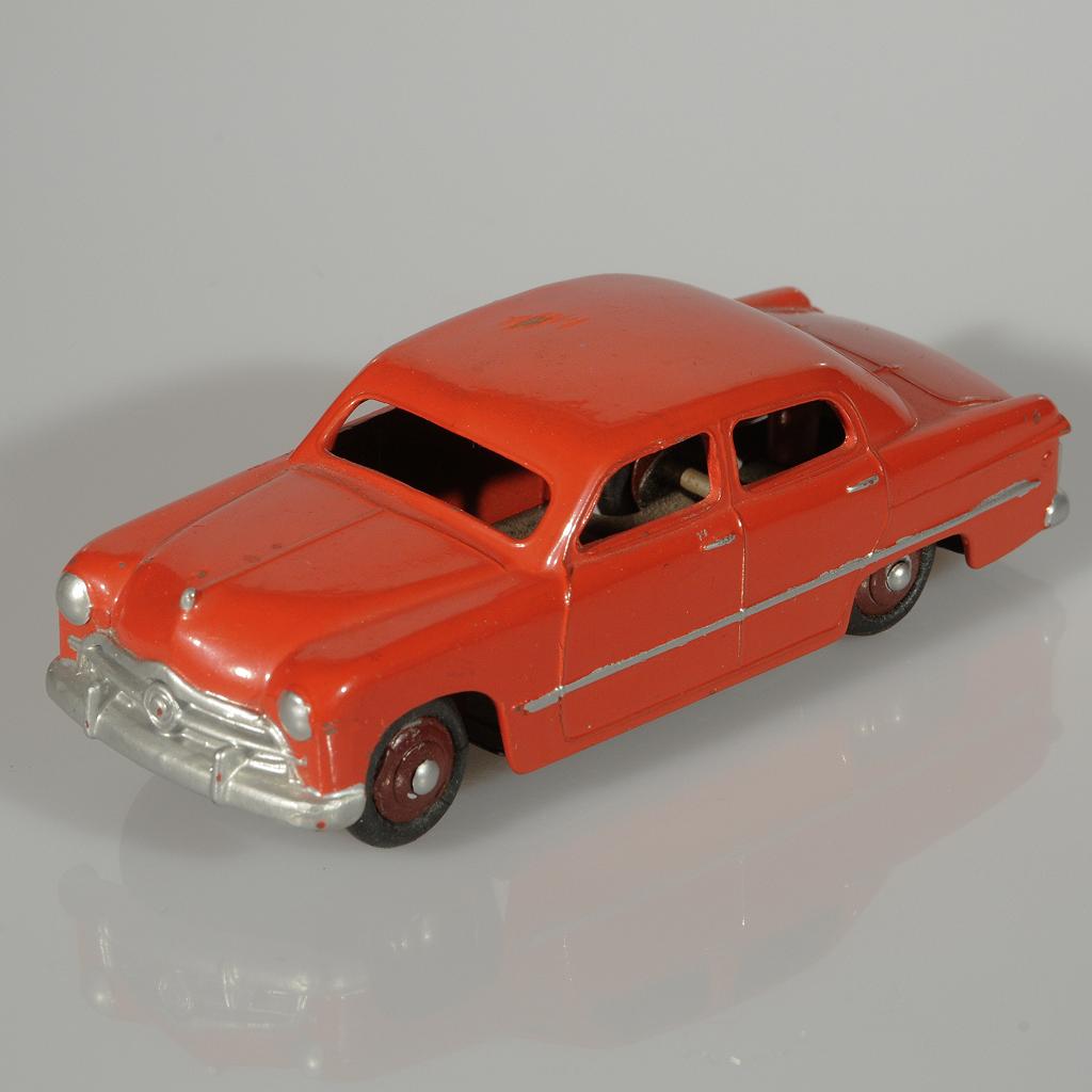 Dinky Ford Sedan 170
