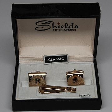 Shields+Fifth+Avenue+Classic+R+Monogram+Cuff+Link+Set picture 1