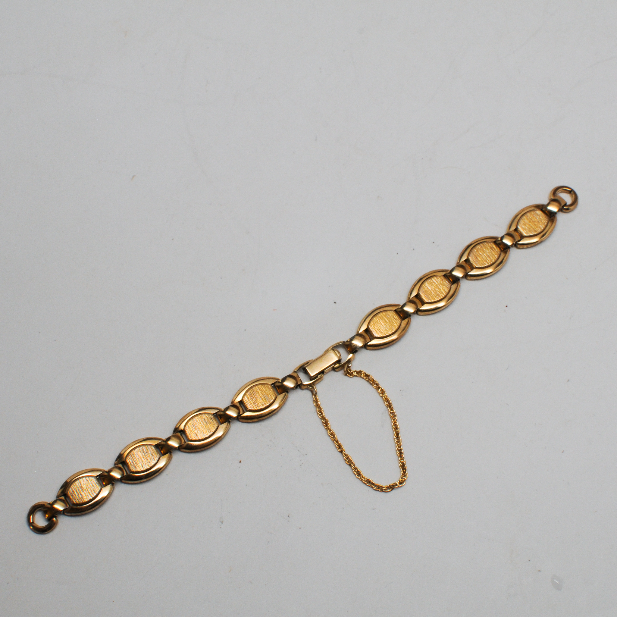 Speidel+Ladies+Bracelet+Style+Watchband+with+Textured+Oval+Links picture 2