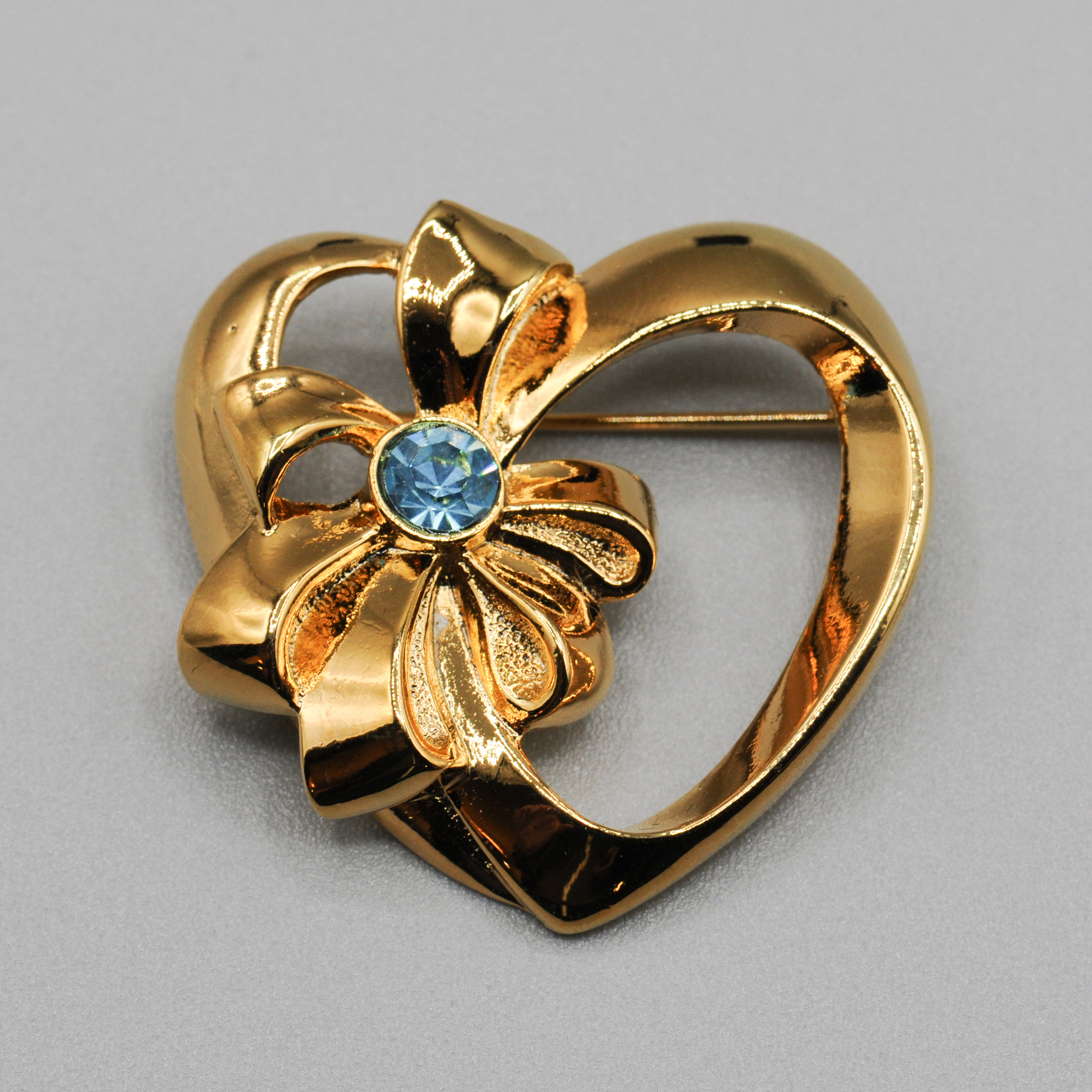 Avon+Birthstone+Heart+Pin--March%2FSimulated+Aquamarine picture 1