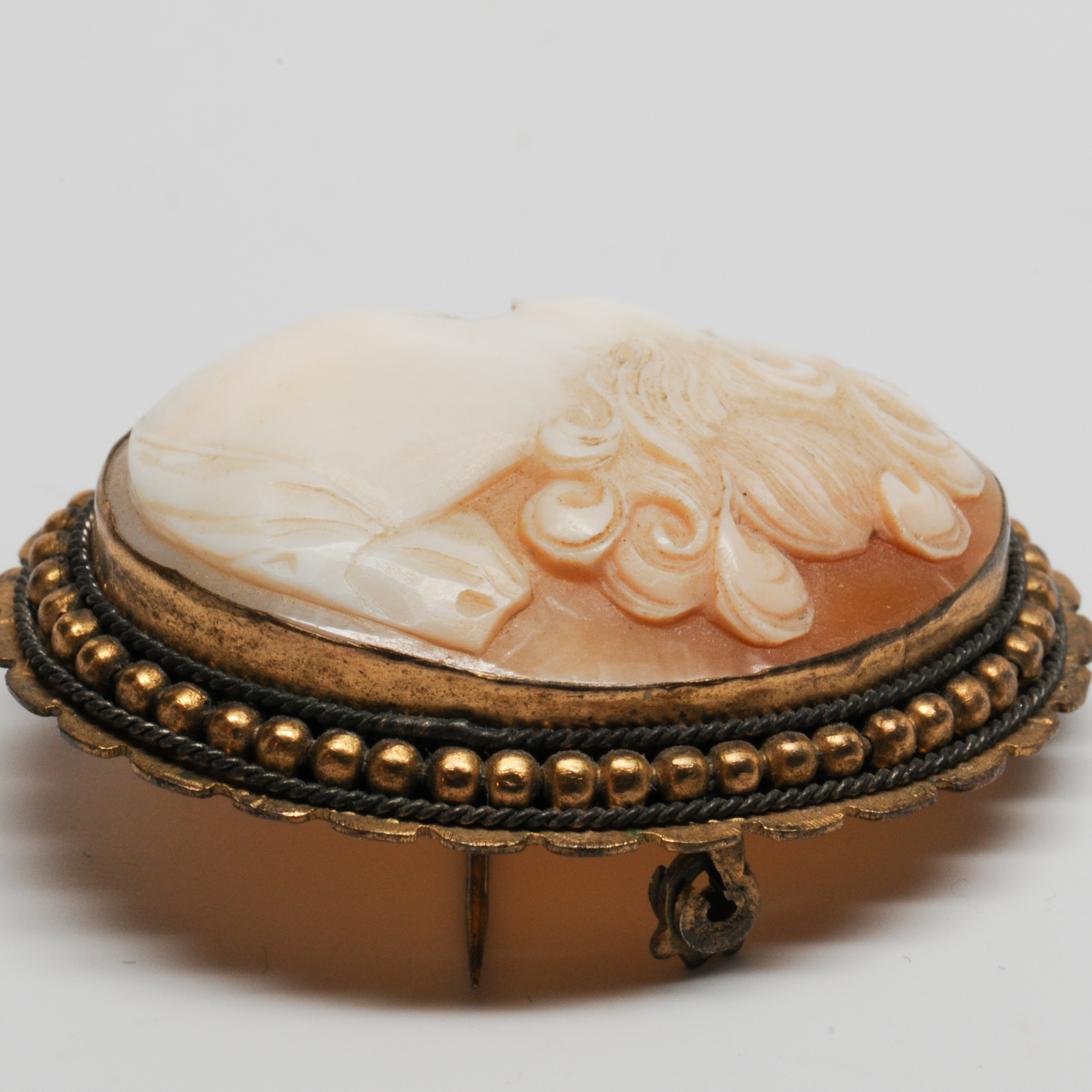 Old+High+Domed+Shell+Cameo+Pin picture 2