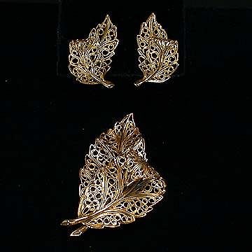 Lisner+Goldtone+Filigree+Leaf+Pin+and+Earrings+Set picture 1