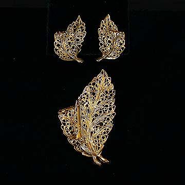 Lisner+Goldtone+Filigree+Leaf+Pin+and+Earrings+Set picture 2
