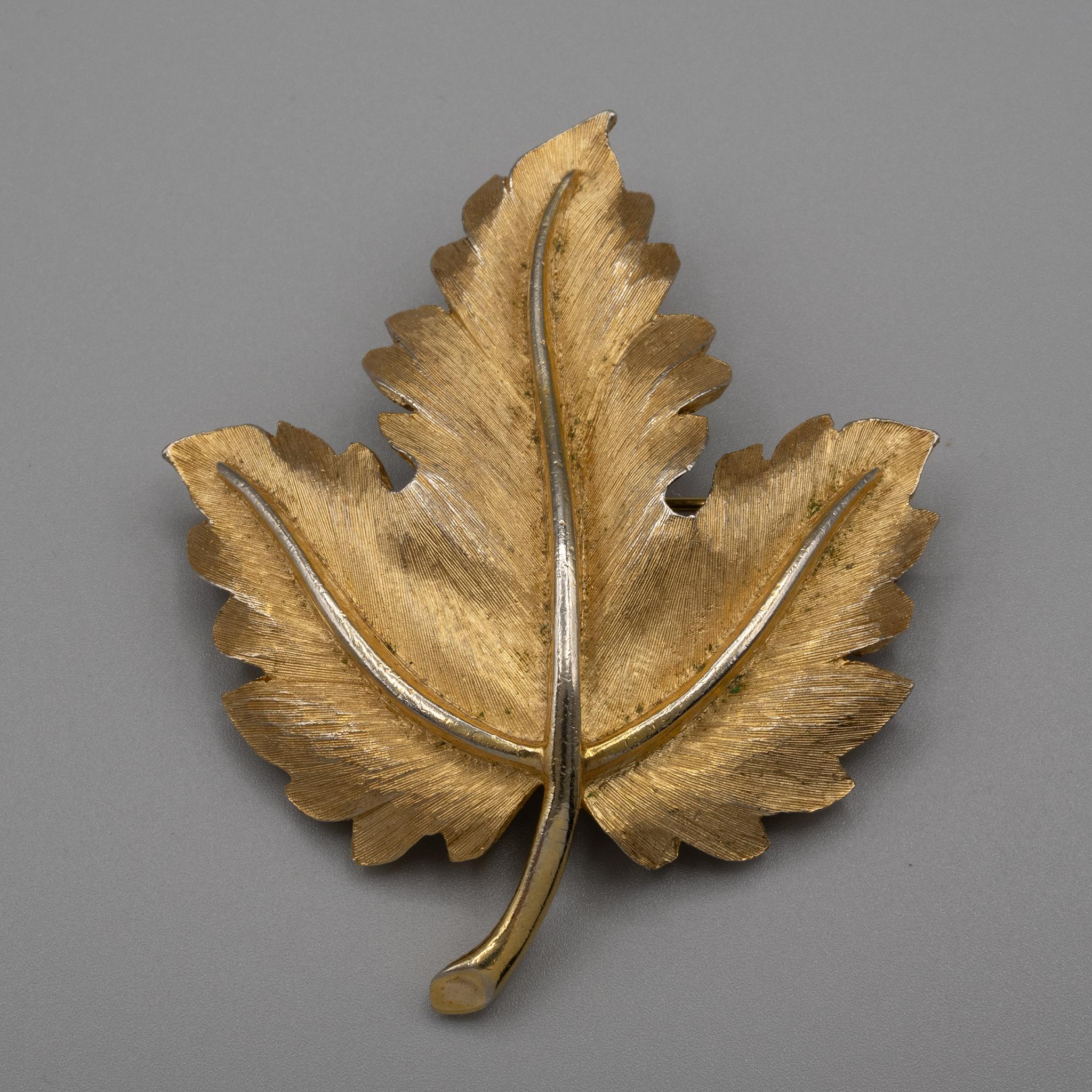 Trifari+Textured+Goldtone+Leaf+Pin+Brooch picture 1