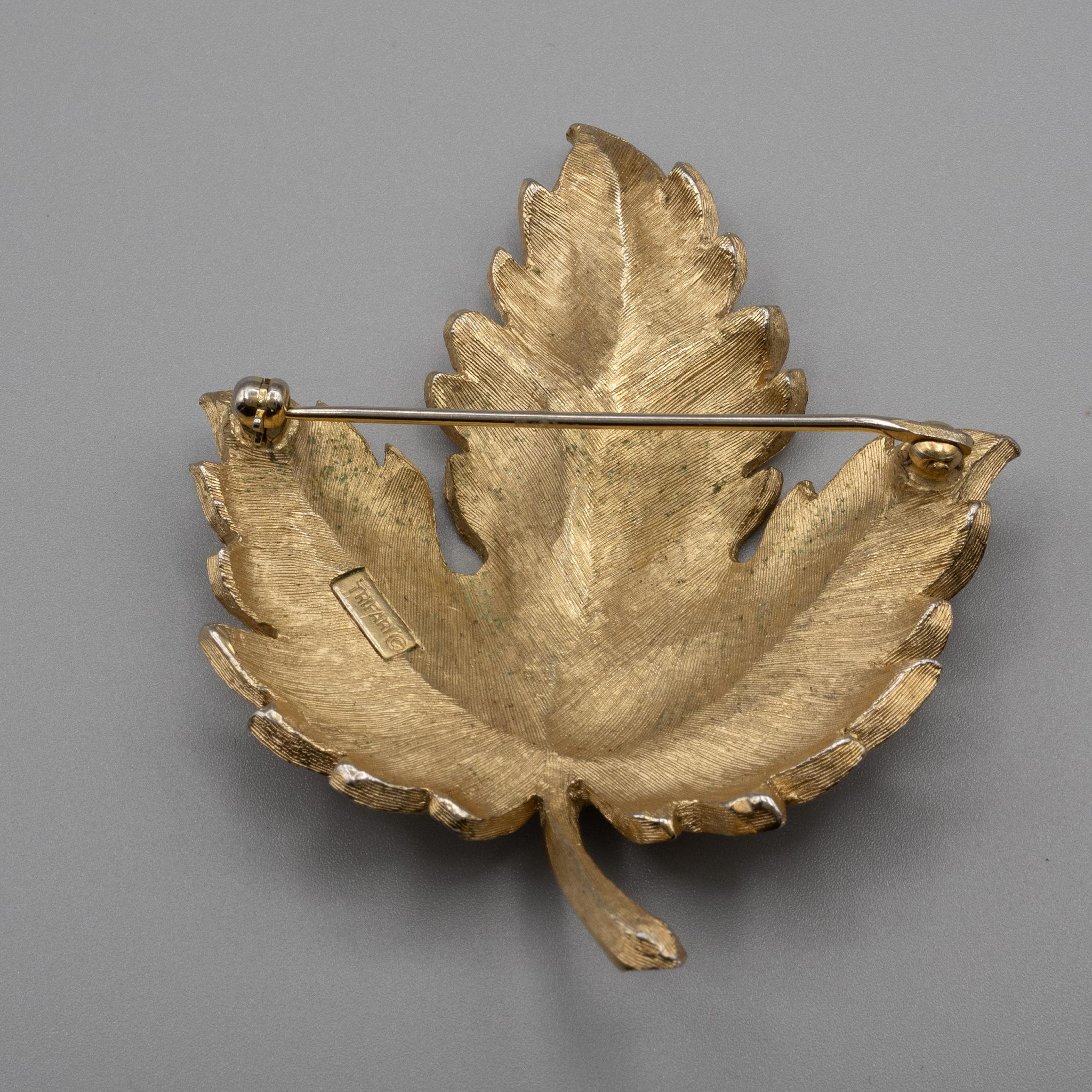 Trifari+Textured+Goldtone+Leaf+Pin+Brooch picture 2