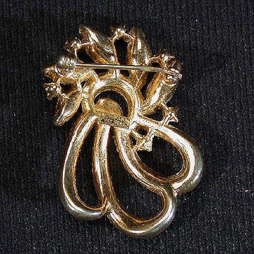 Older+Small+Trifari+Brooch+-+Red+and+Clear picture 2