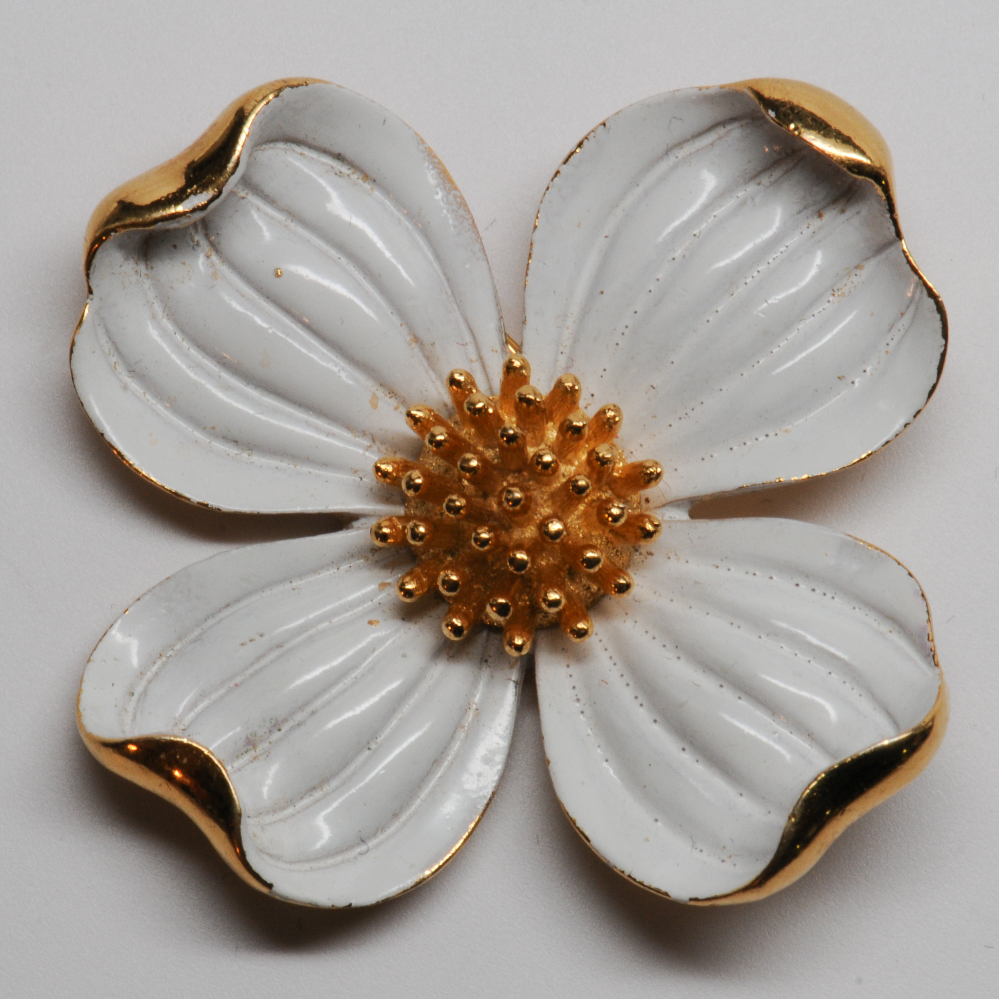 Large+Vintage+Trifari+White+Enamel+Dogwood+Pin+Brooch picture 1