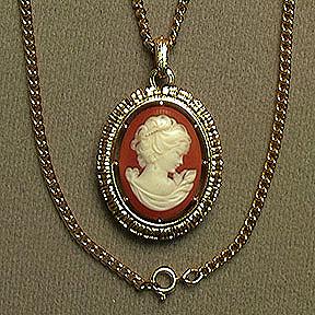 Avon+Reversible+Cameo+Pendant+on+24+inch+Chain picture 1