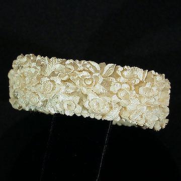 Highly+Detailed+White+Floral+Clamper+Bracelet picture 2