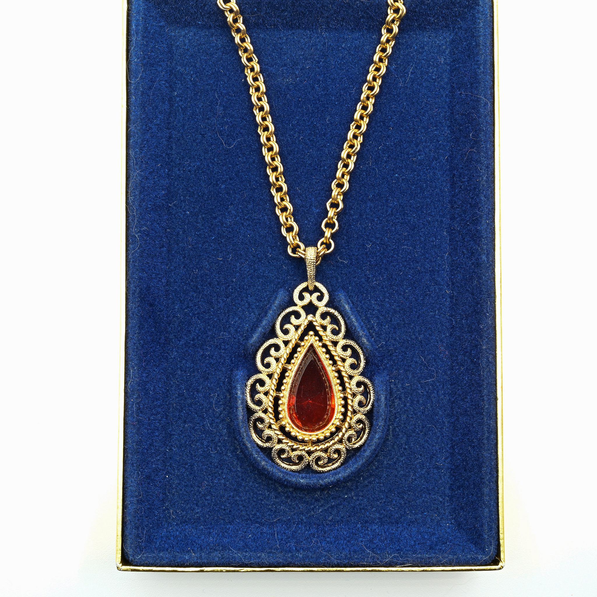 Avon+Amber+Teardrop+Pendant+Necklace picture 2
