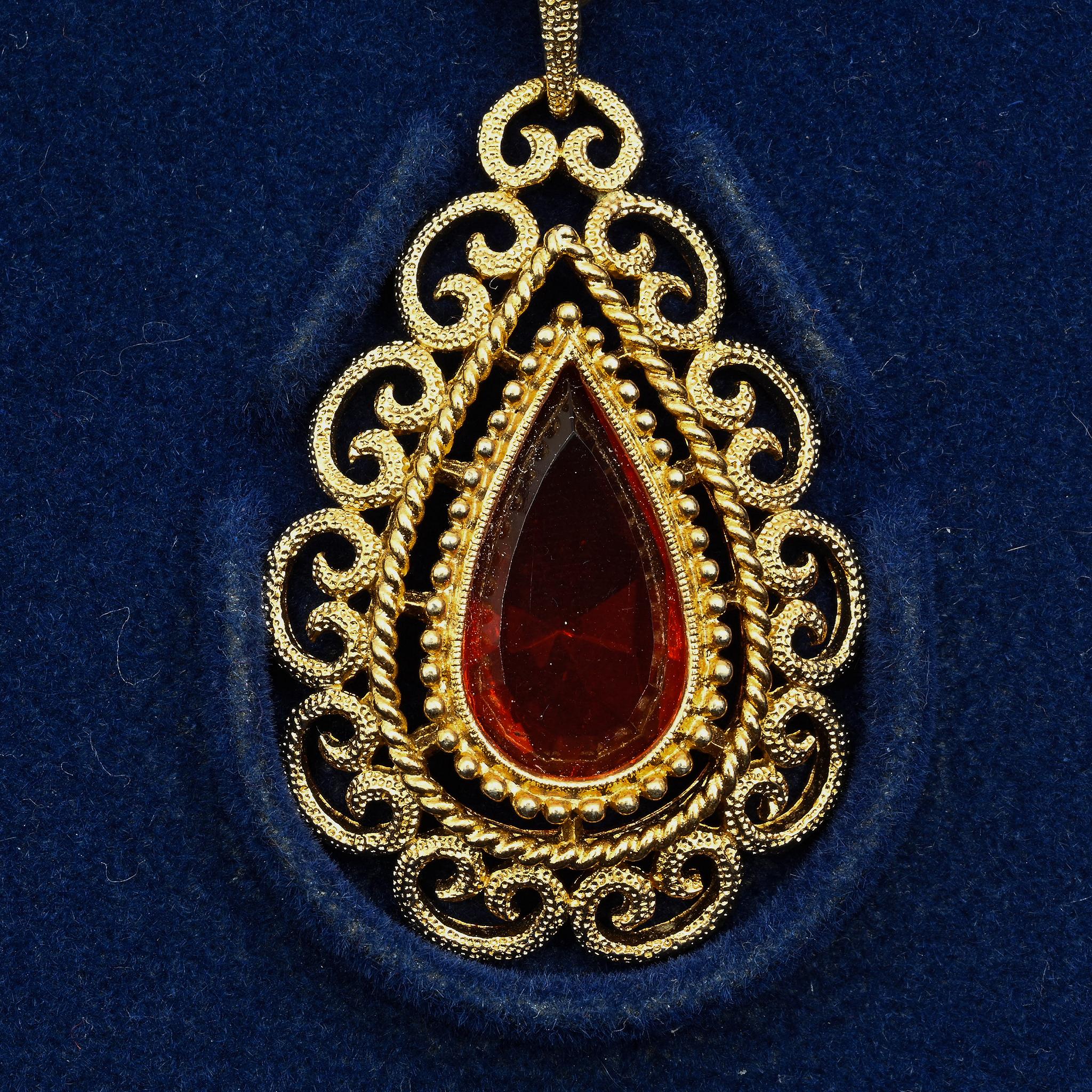 Avon+Amber+Teardrop+Pendant+Necklace picture 3