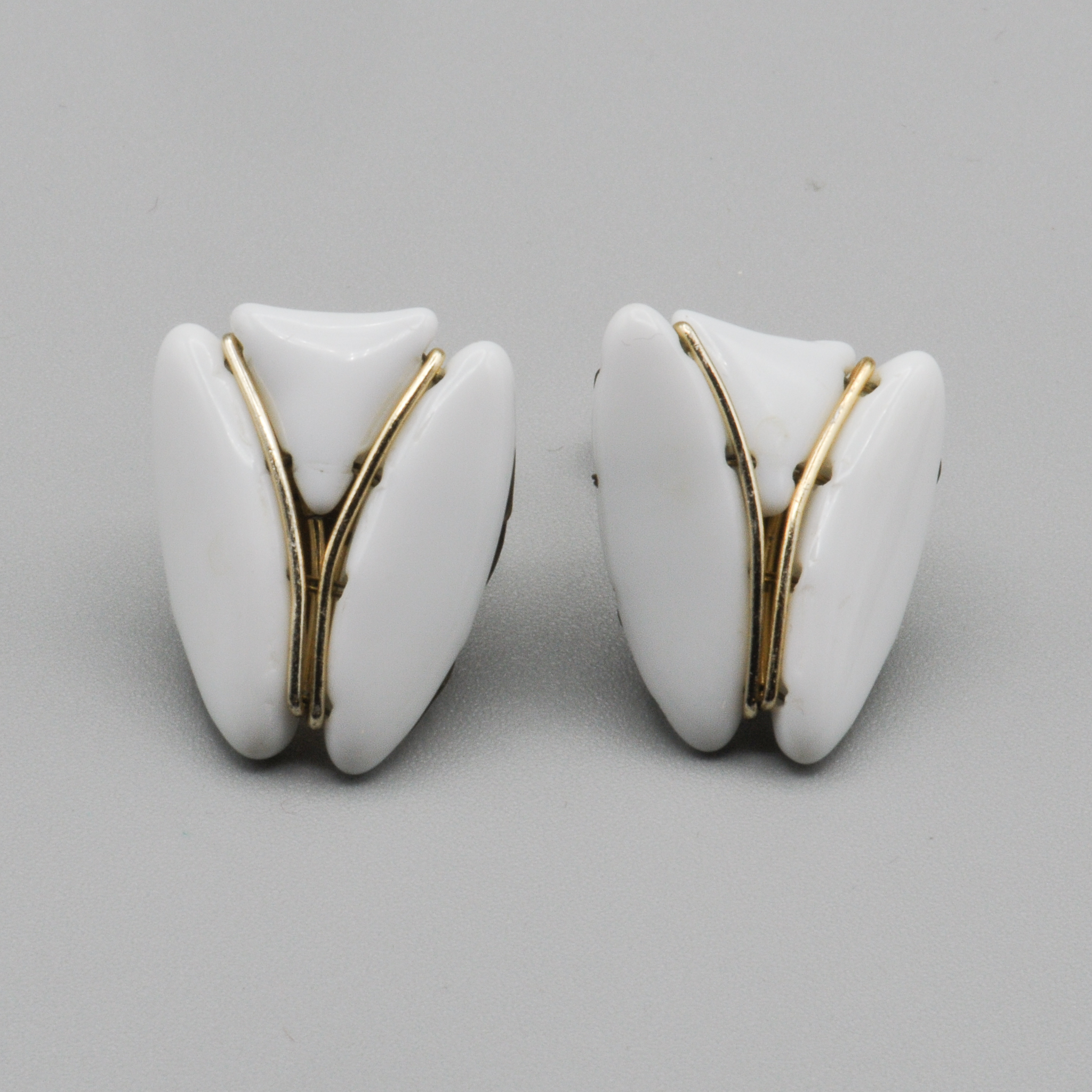 Large+Geometric+White+Glass+Bead+Clip+Earrings picture 1