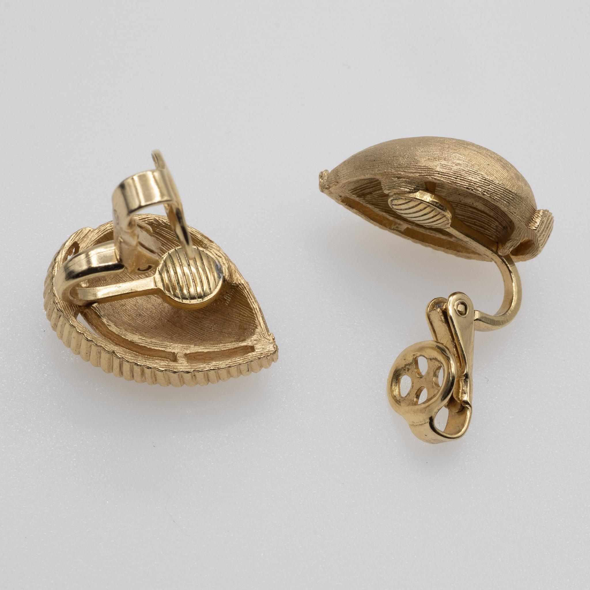 Vintage+Trifari+Goldtone+Teardrop+Earrings+-+Florentine+Finish picture 2