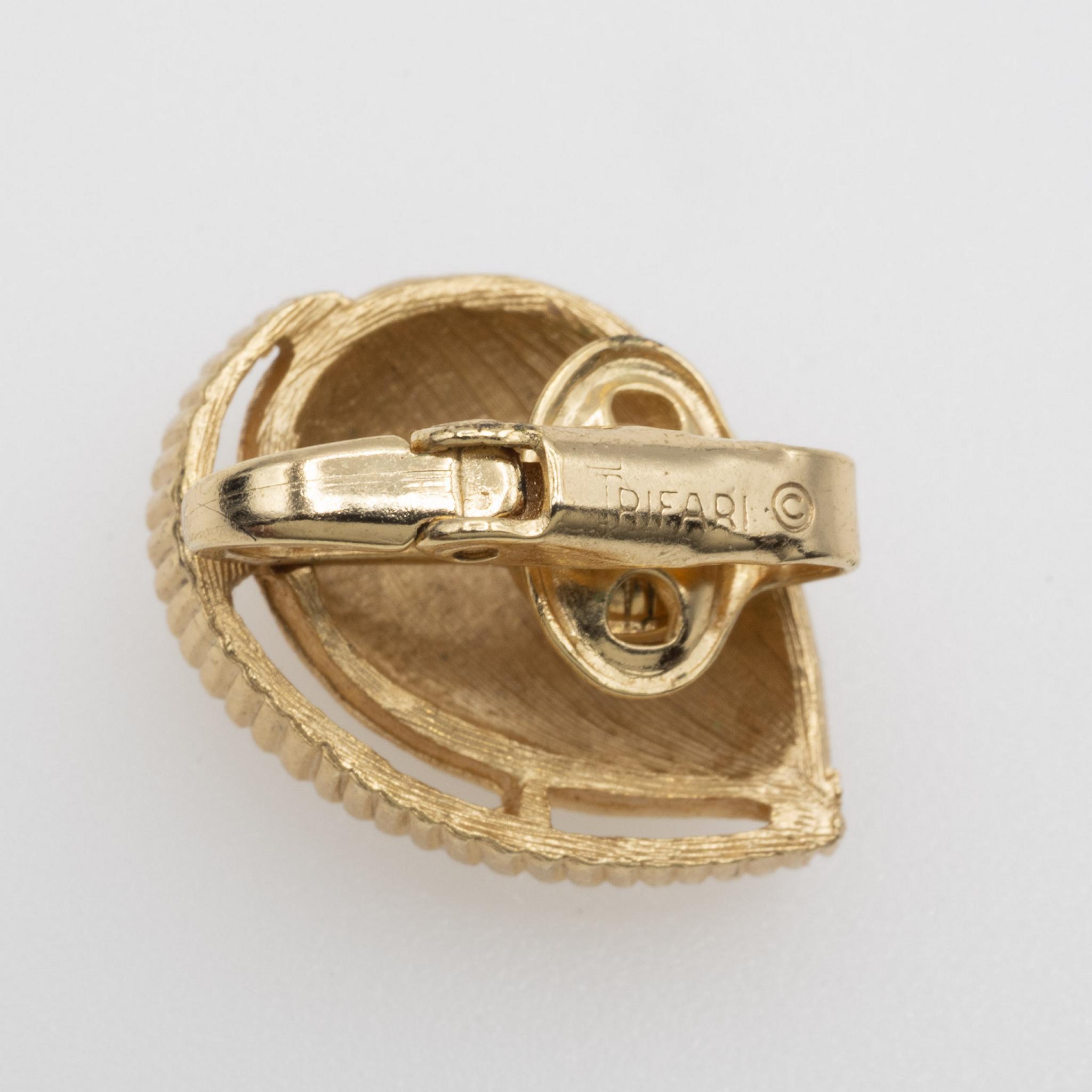 Vintage+Trifari+Goldtone+Teardrop+Earrings+-+Florentine+Finish picture 3