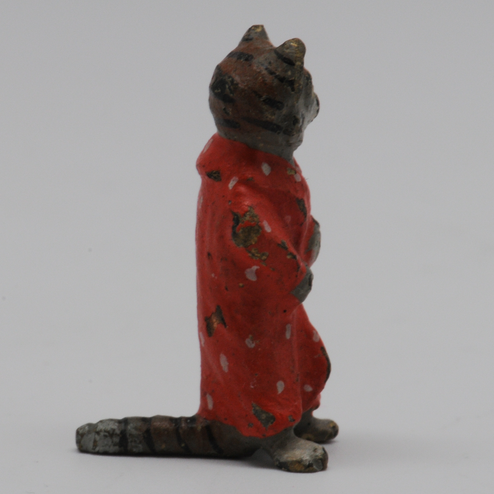 Vintage+Miniature+Vienna+Bronze+of+Cat+in+a+Red+Bath+Robe picture 2
