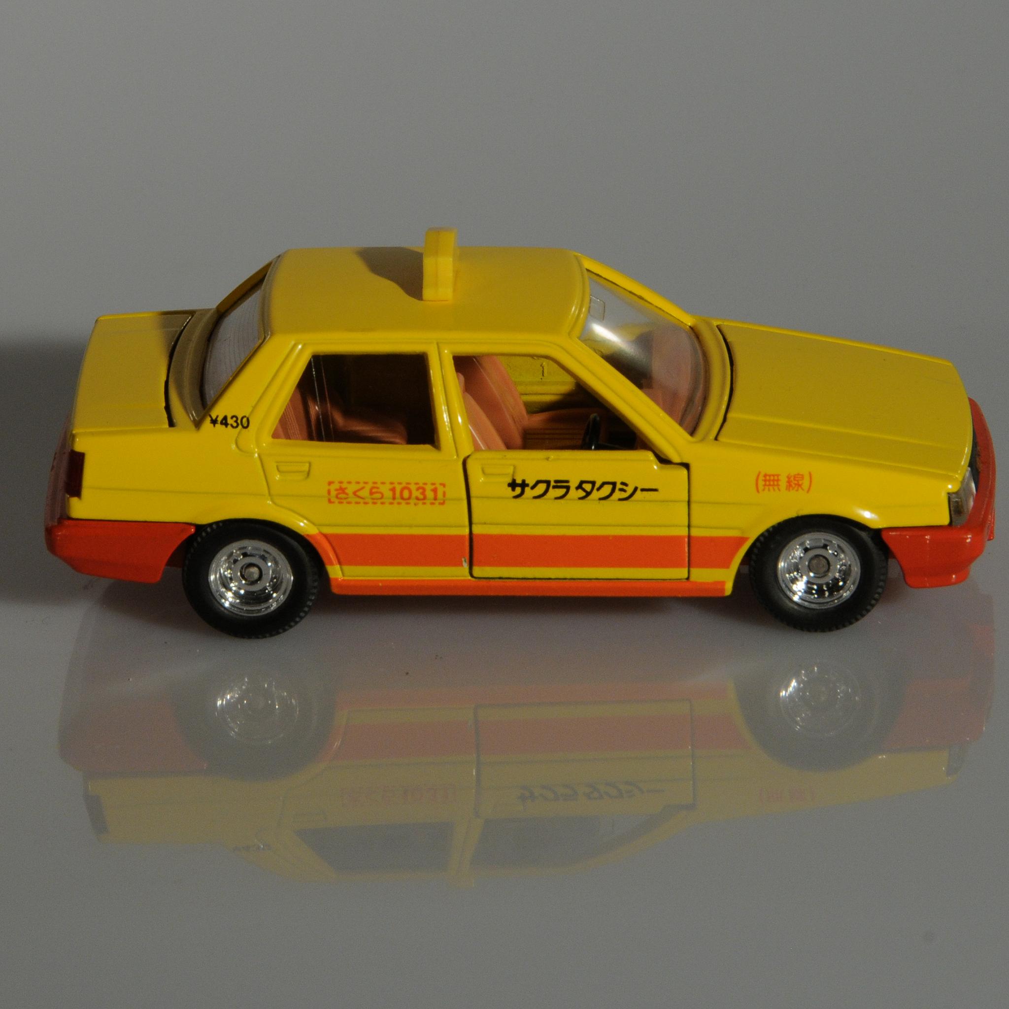 Tomica+Toyota+Corolla+Taxi+Diecast+Model+from+Japan+1%3A43 picture 1