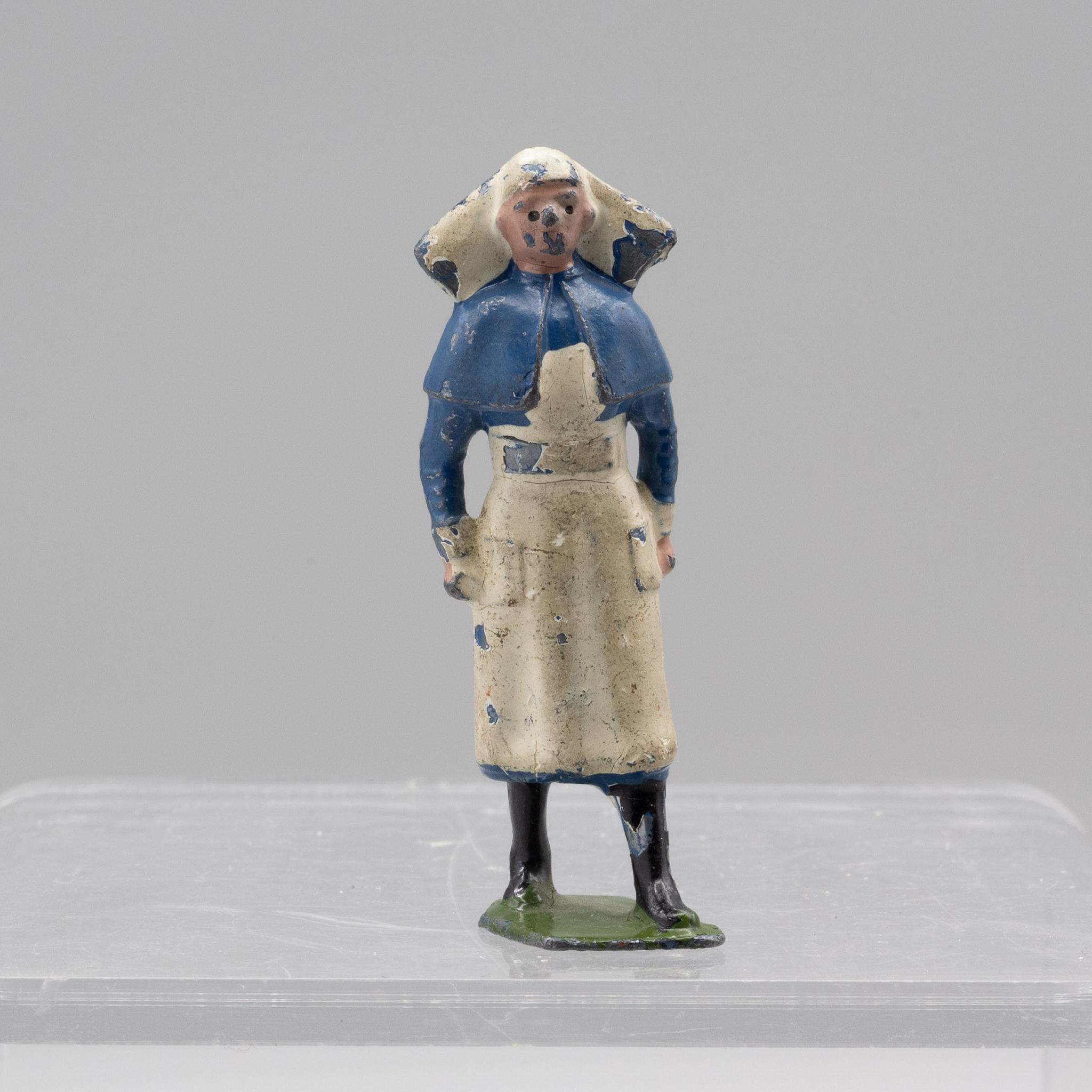 Britains+Lead+Nurse+with+Blue+Jacket picture 1