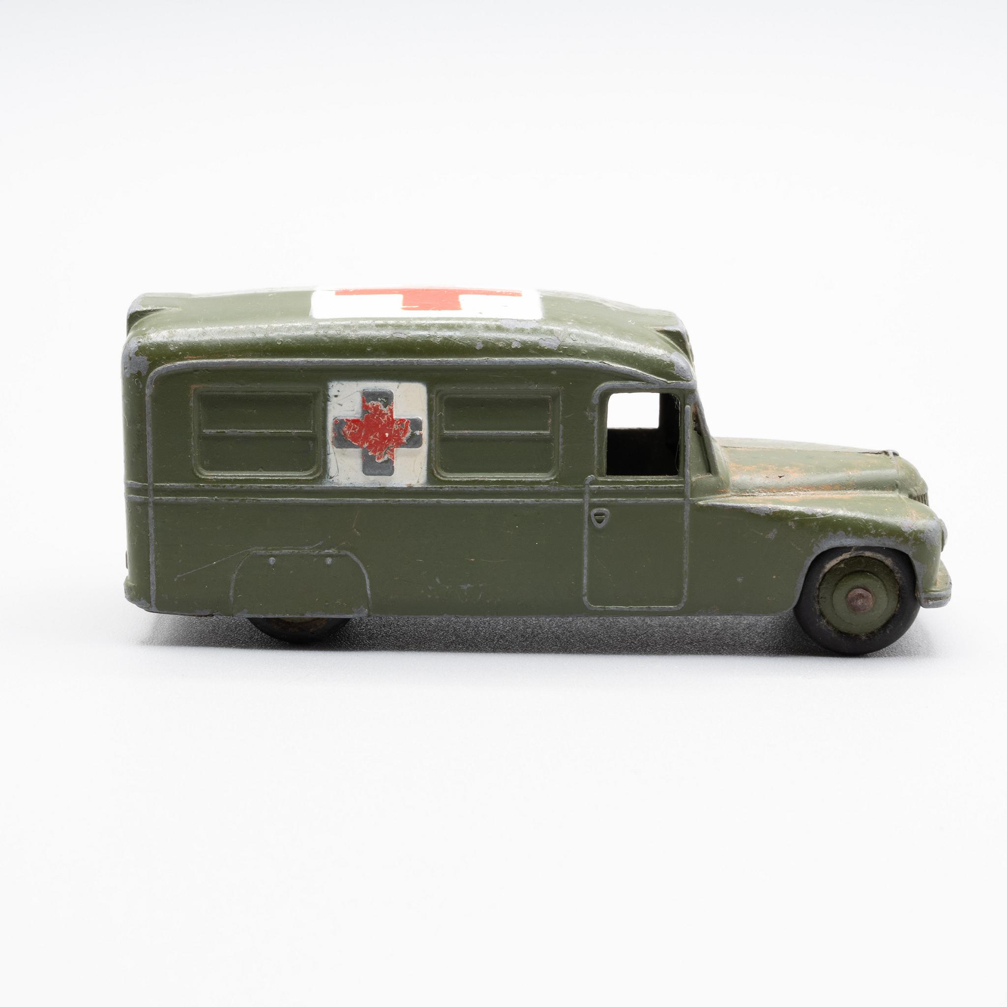 Dinky+Military+Daimler+Ambulance++30hm picture 1