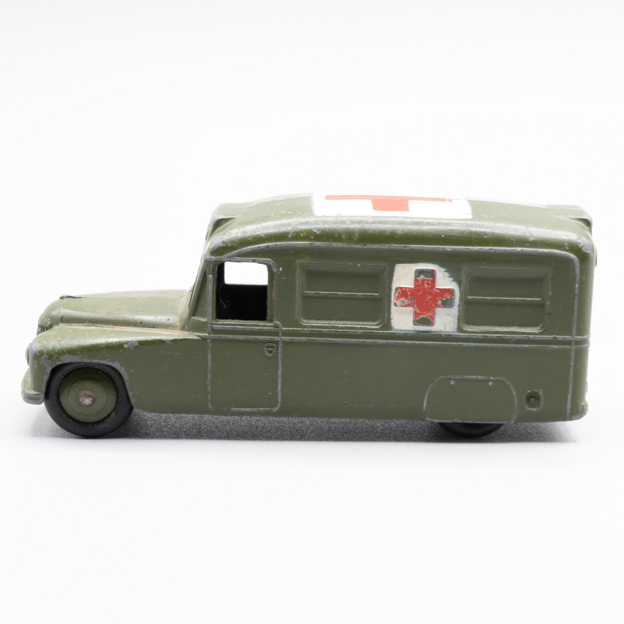 Dinky+Military+Daimler+Ambulance++30hm picture 2