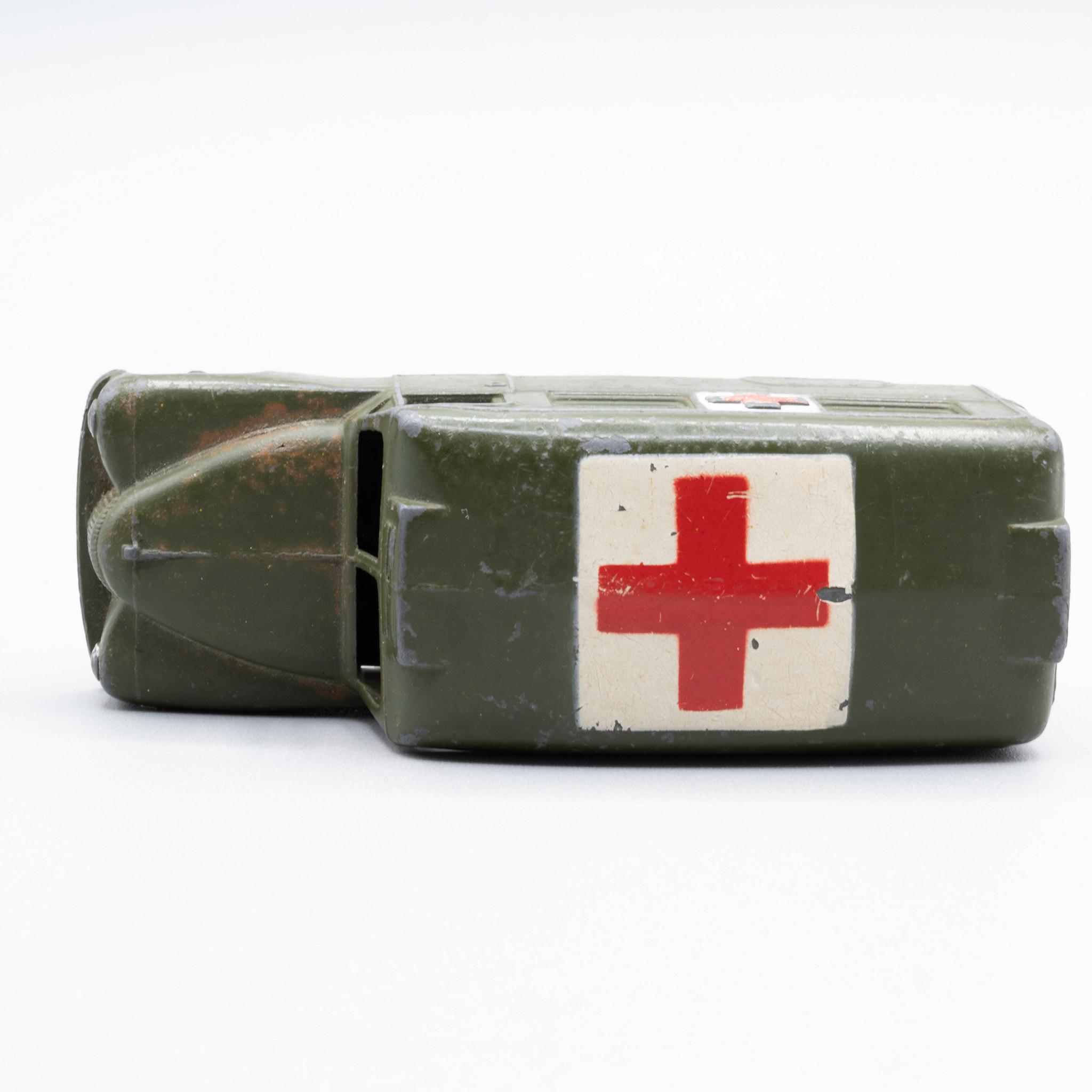 Dinky+Military+Daimler+Ambulance++30hm picture 3