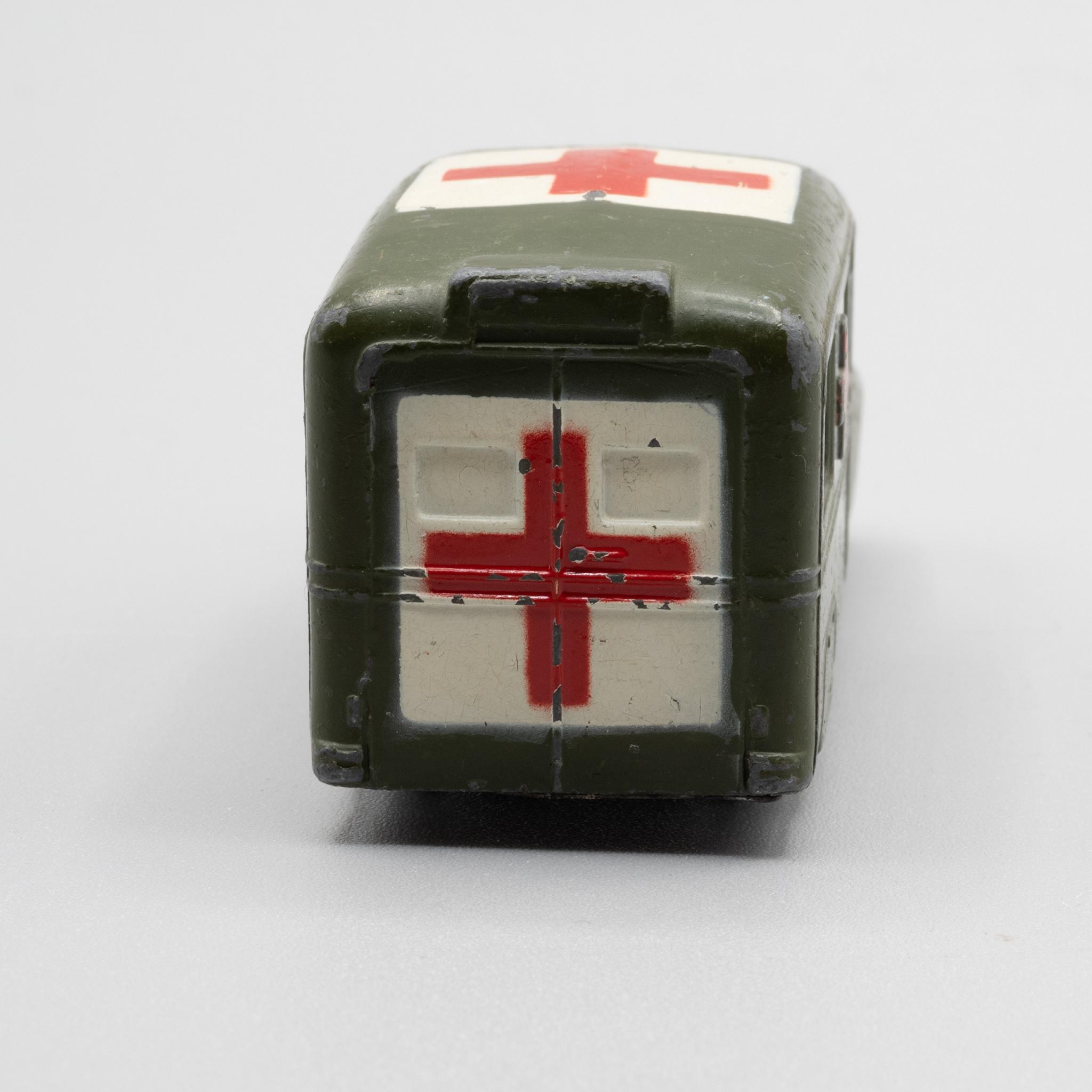 Dinky+Military+Daimler+Ambulance++30hm picture 5