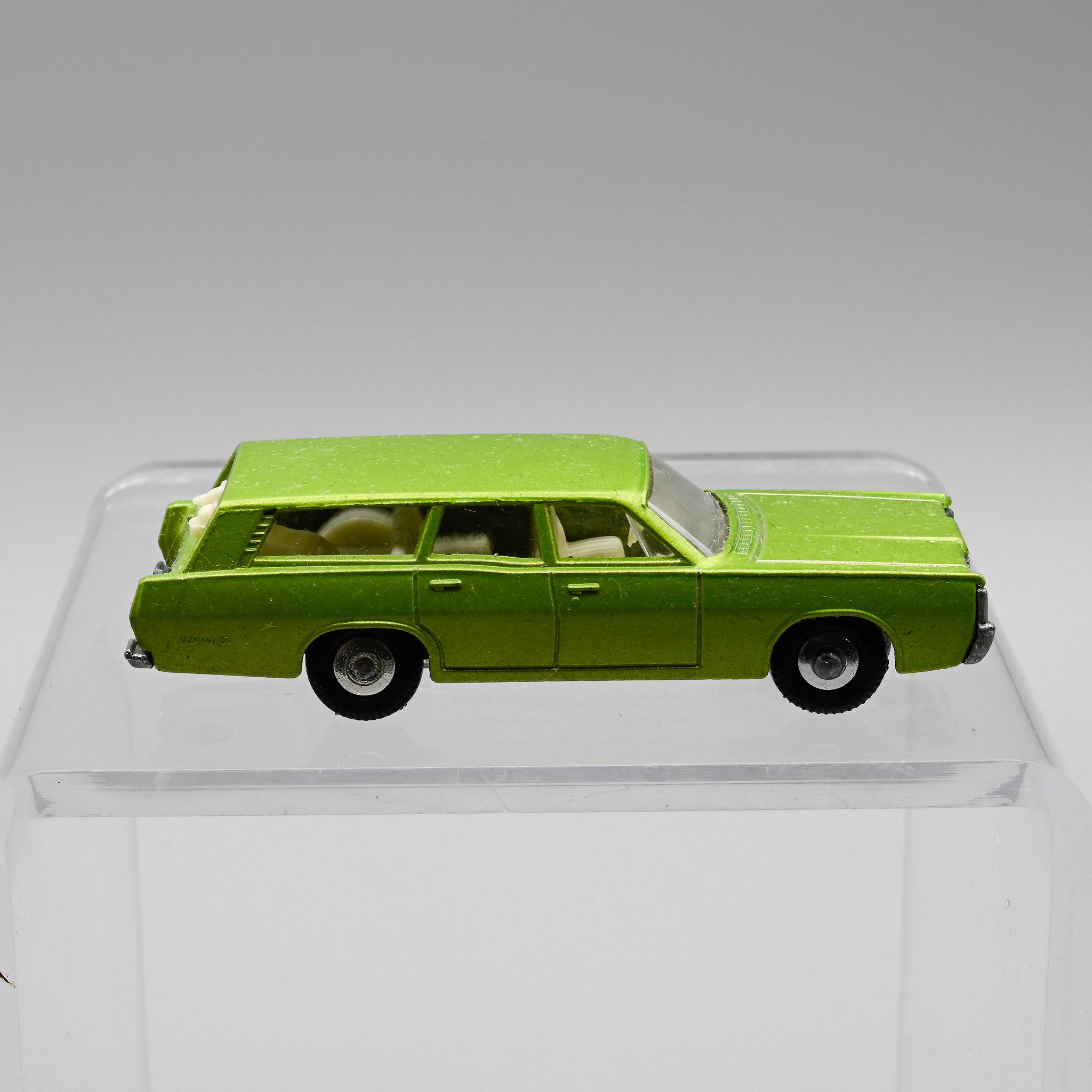 Matchbox+73C+1968+Mercury+Station+Wagon+with+Dogs+Regular+Wheels+ picture 4