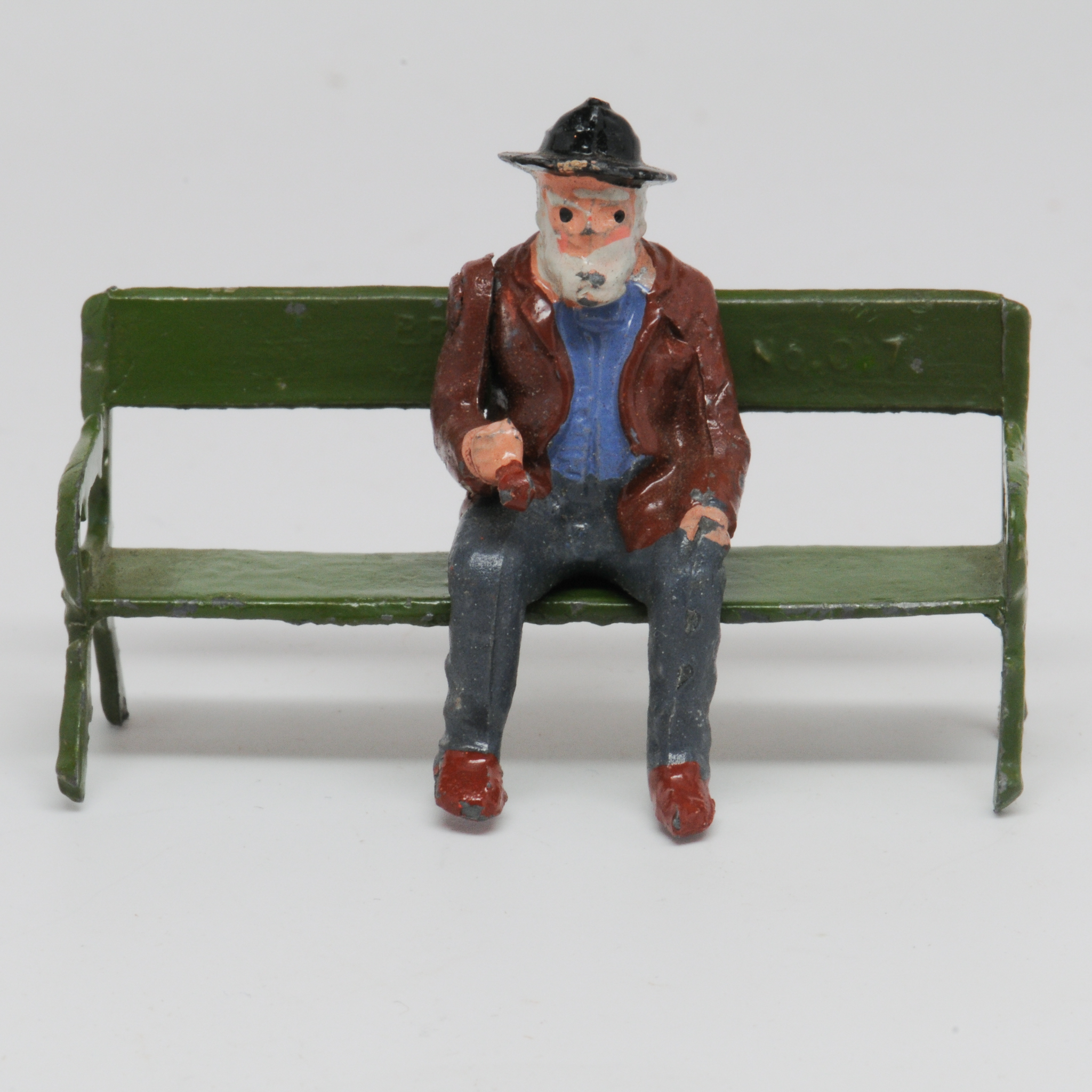 Britains+555+Aged+Villager+Man+with+Pipe+with+017+Park+Seat picture 1