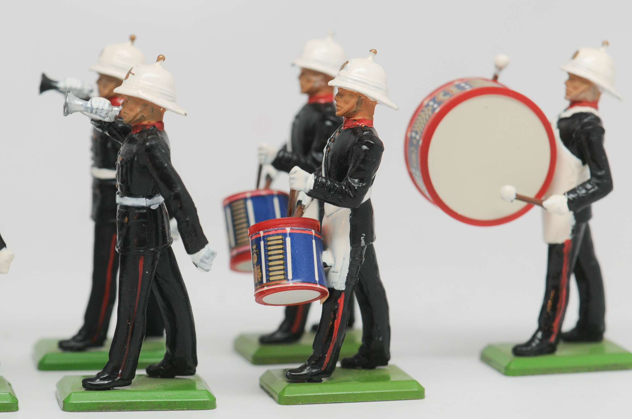 Britains+New+Metal+Royal+Marines+Drums+and+Bugles+Set+8402 picture 3