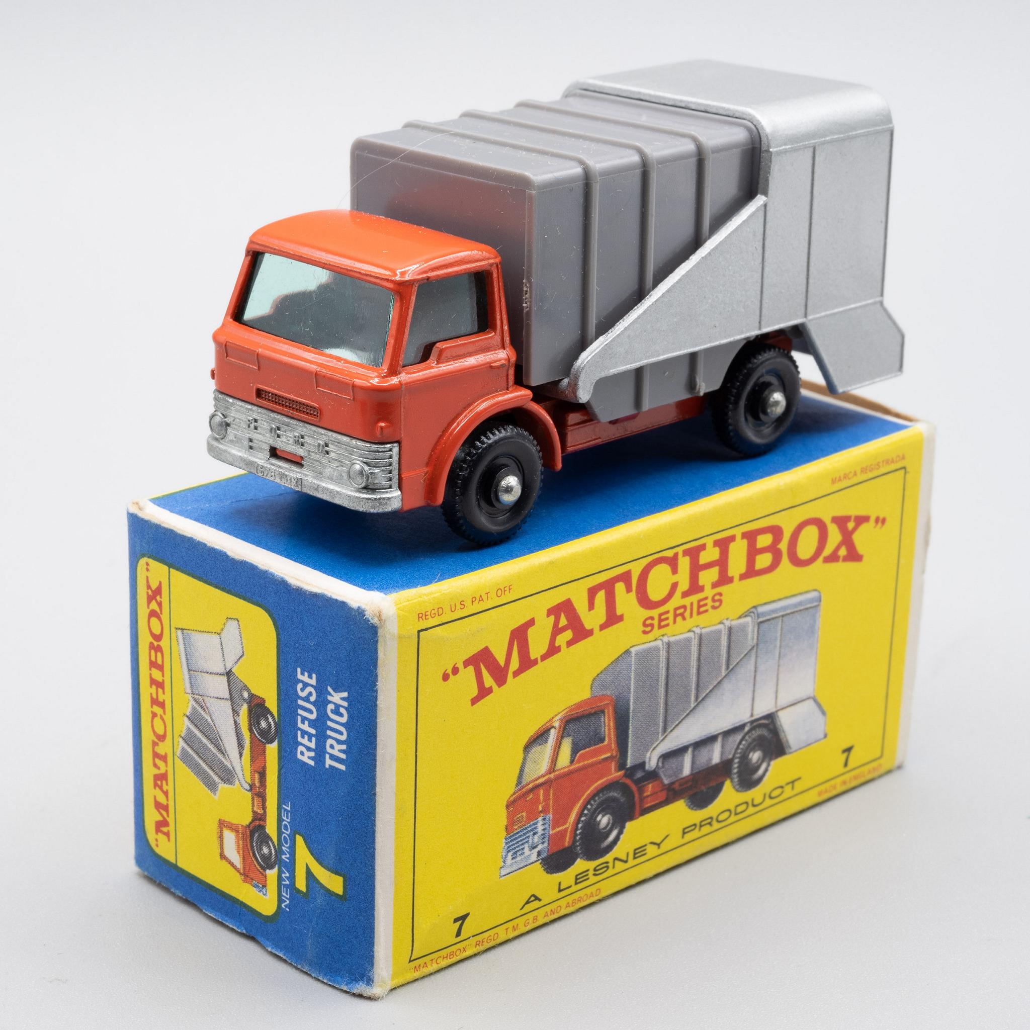 Lesney+Matchbox+7C+Ford+Refuse+Truck+Issued+1966 picture 2