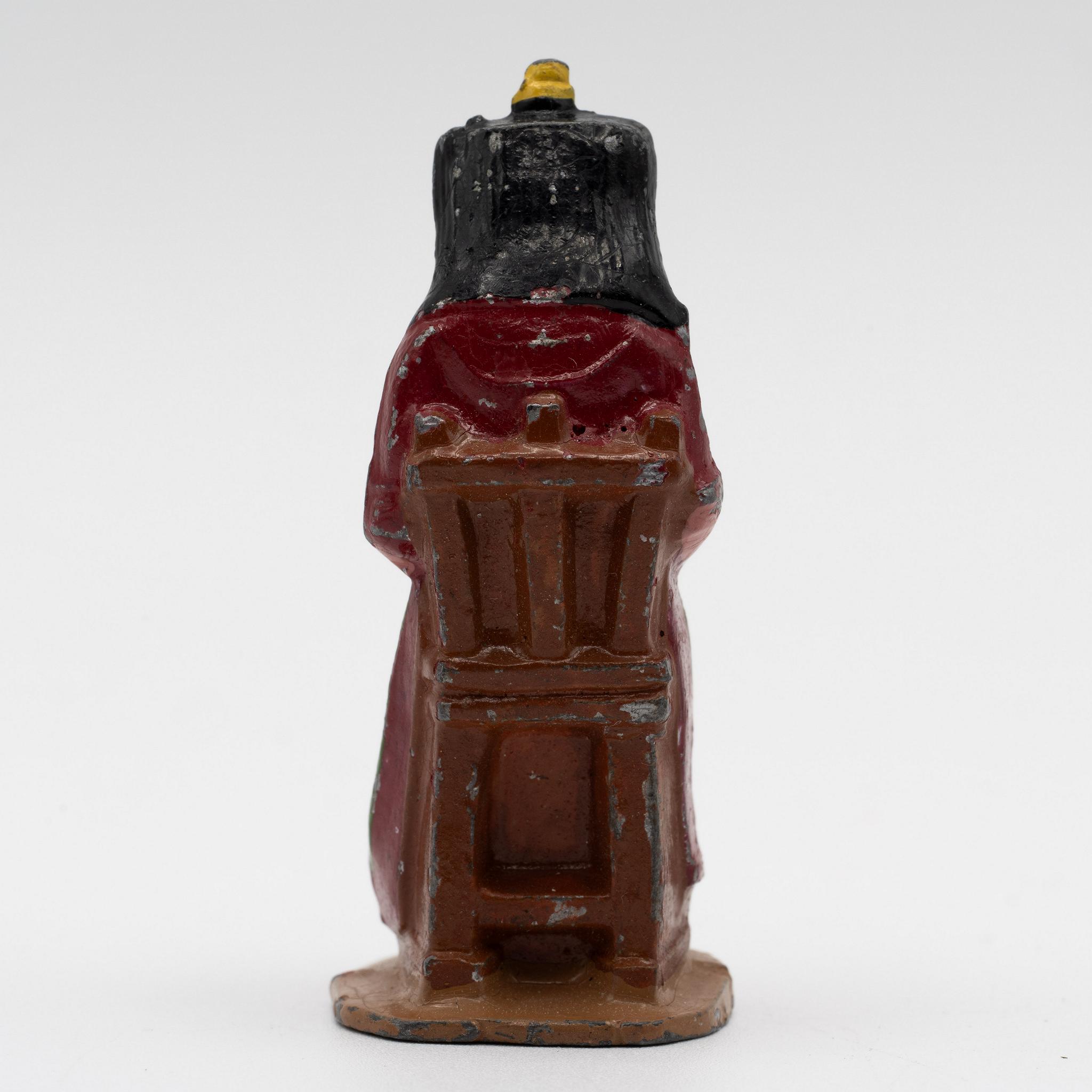 Vintage+Lead++Figure+of+a+Seated+Woman+Made+in+France picture 2