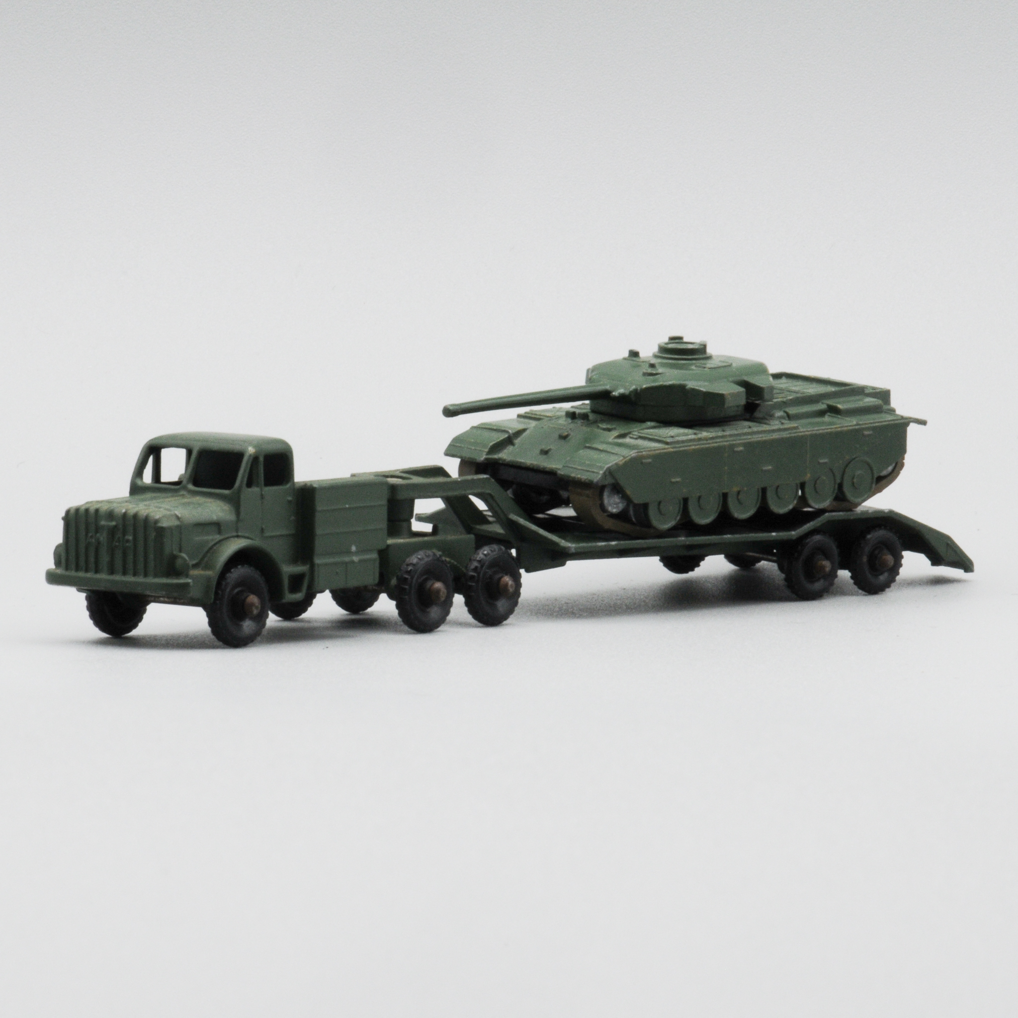 Lesney+Matchbox+MP3+Tank+Transporter+and+Tank+Issued+1959 picture 1