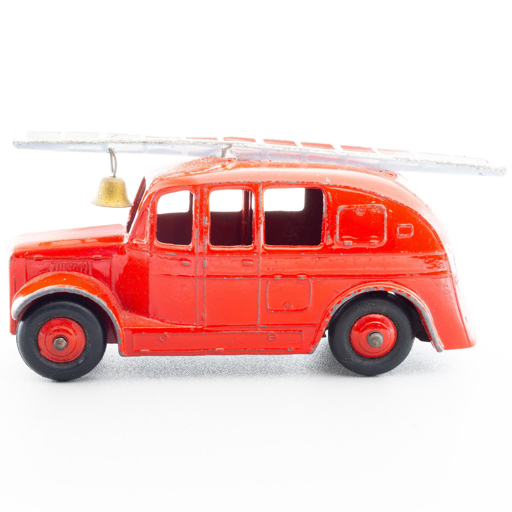Dinky+Streamlined+Fire+Engine+250 picture 1