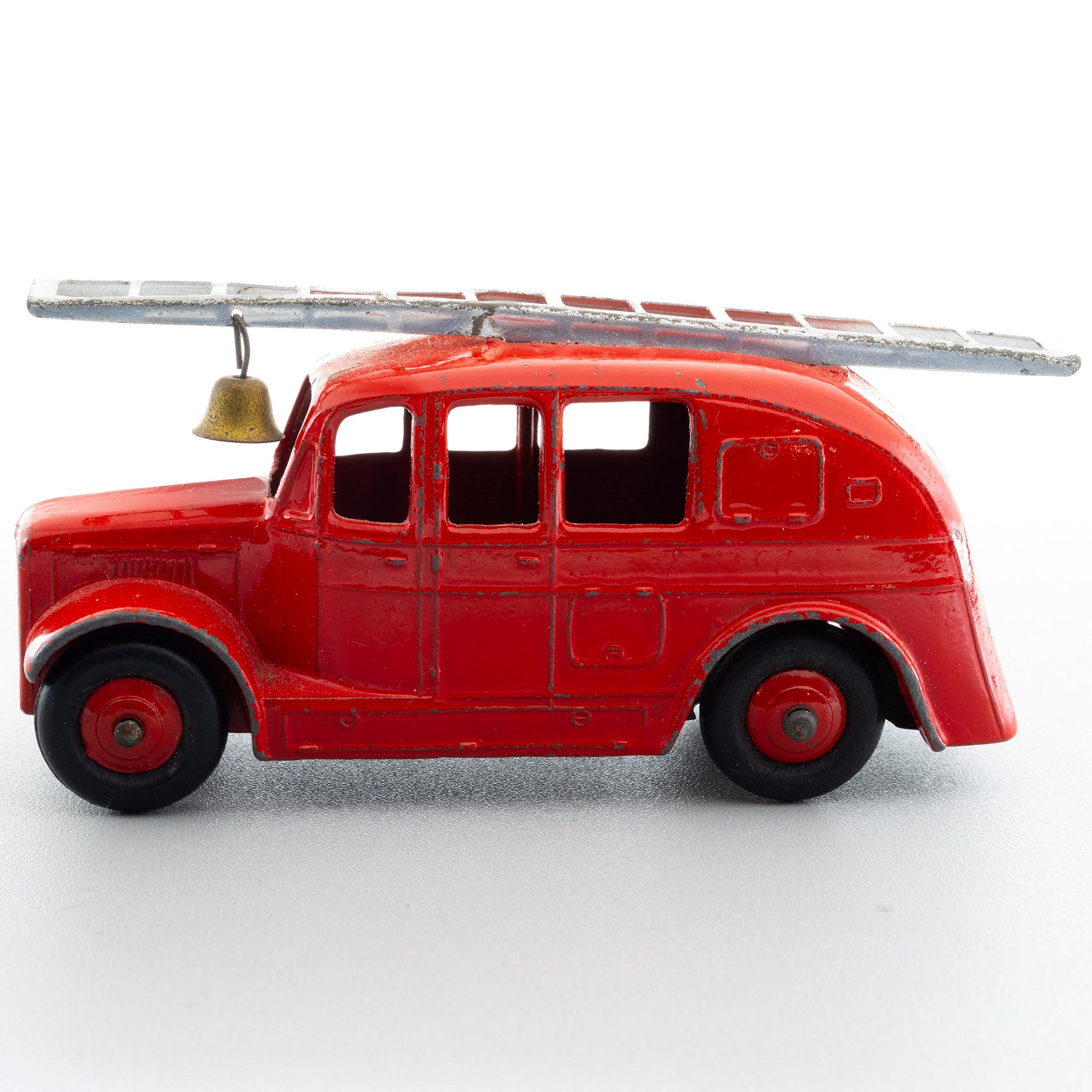 Dinky+Streamlined+Fire+Engine+250 picture 1