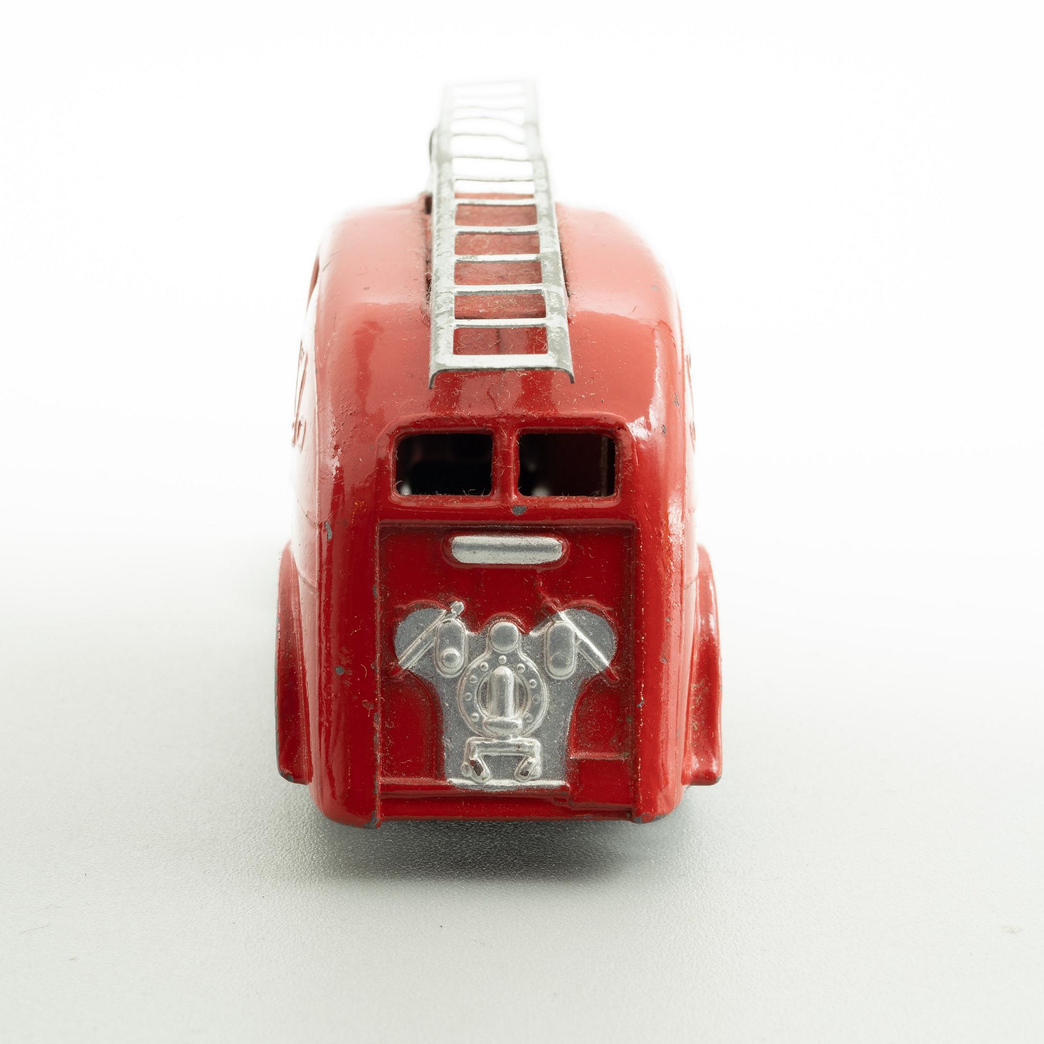 Dinky+Streamlined+Fire+Engine+250 picture 2