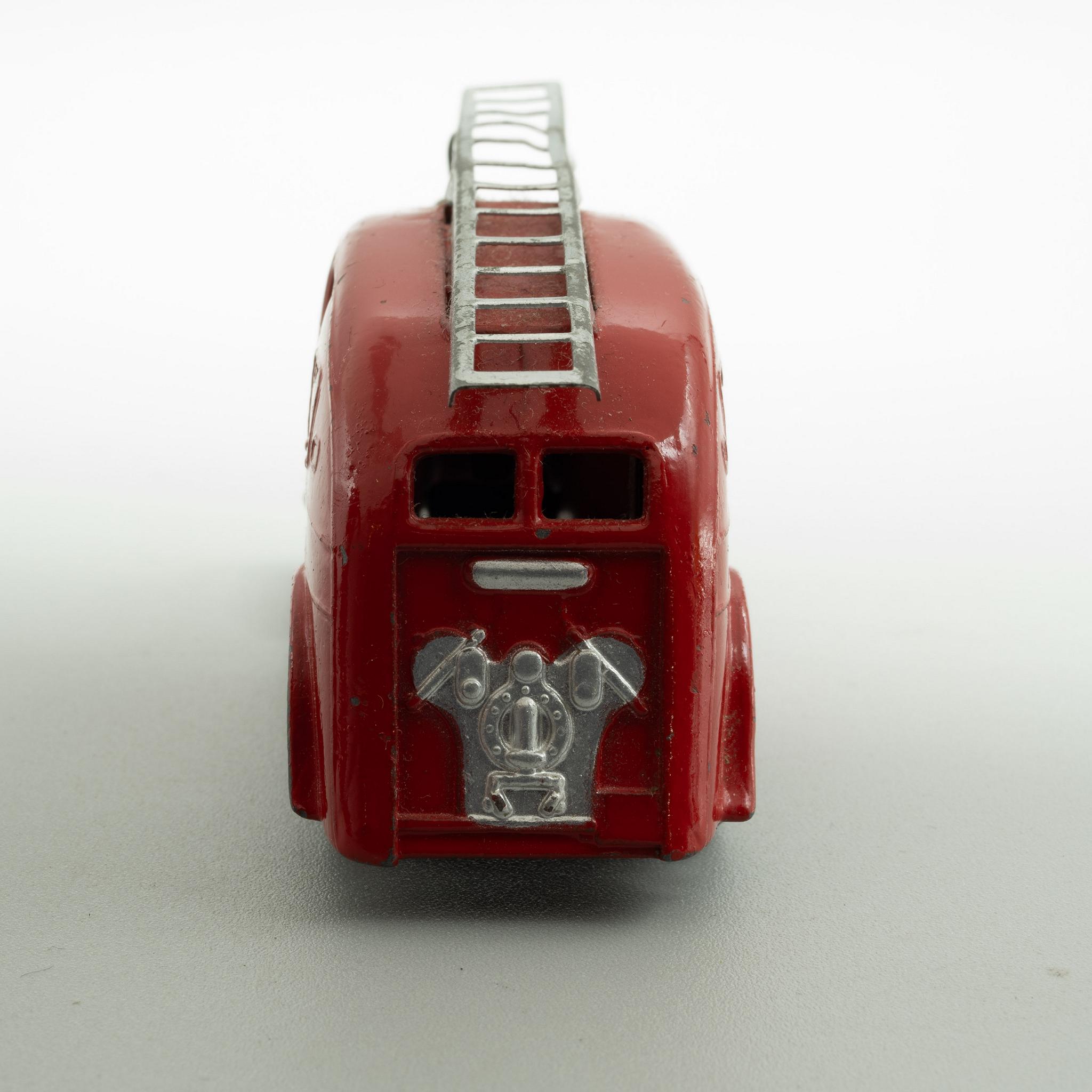 Dinky+Streamlined+Fire+Engine+250 picture 2