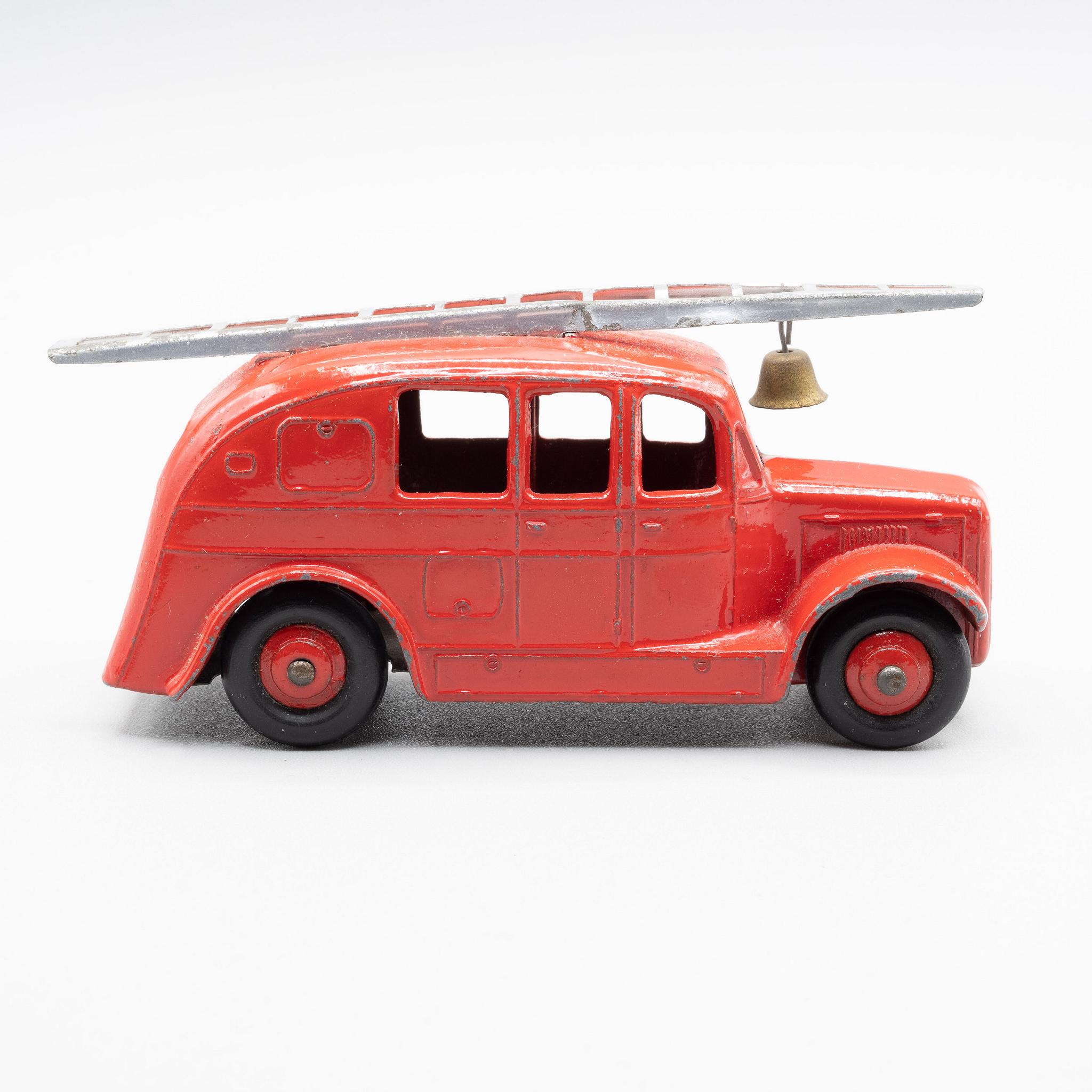 Dinky+Streamlined+Fire+Engine+250 picture 3