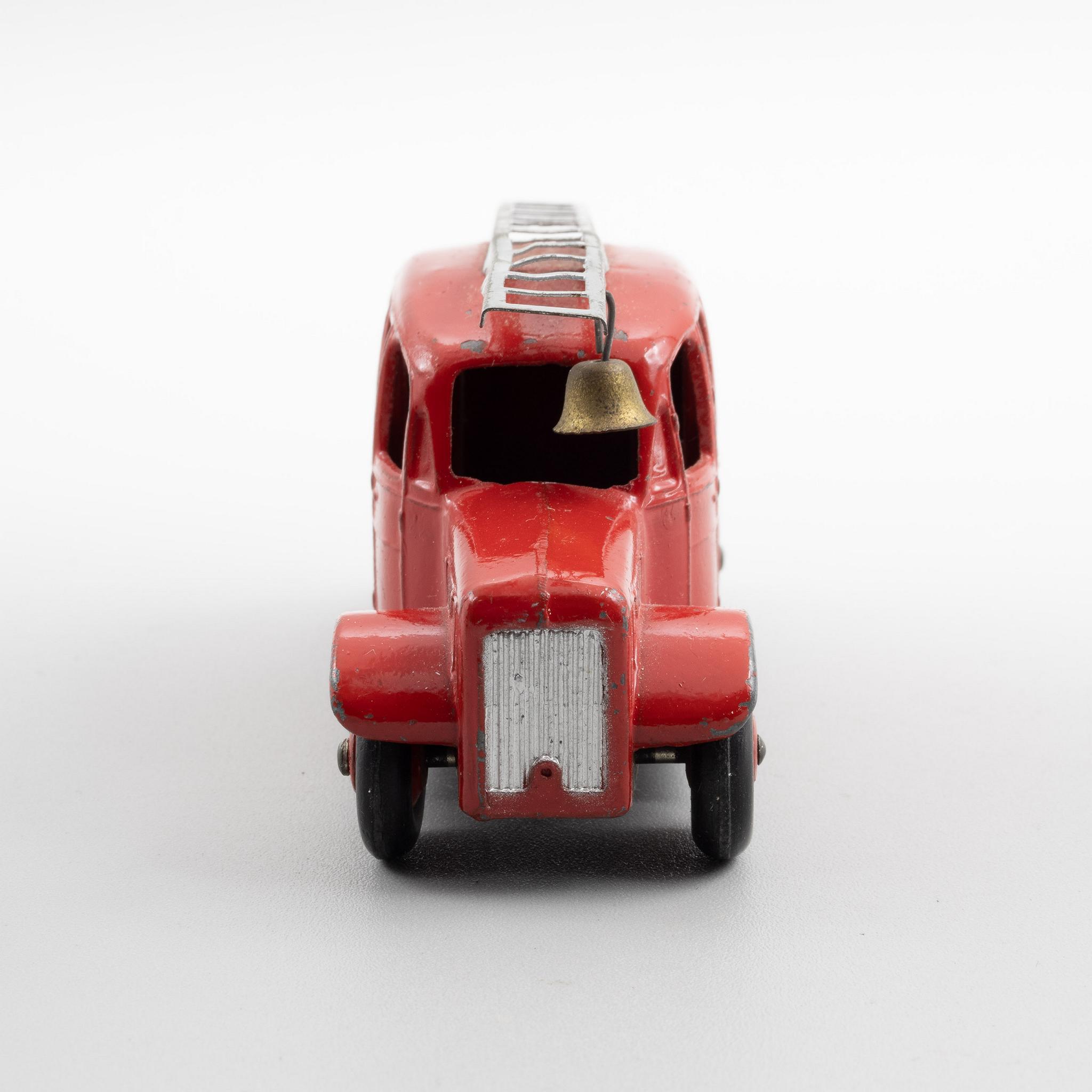 Dinky+Streamlined+Fire+Engine+250 picture 4