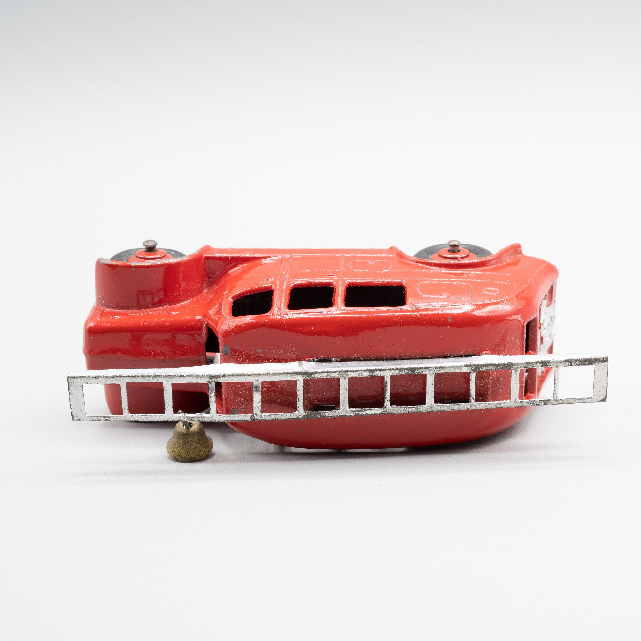 Dinky+Streamlined+Fire+Engine+250 picture 5