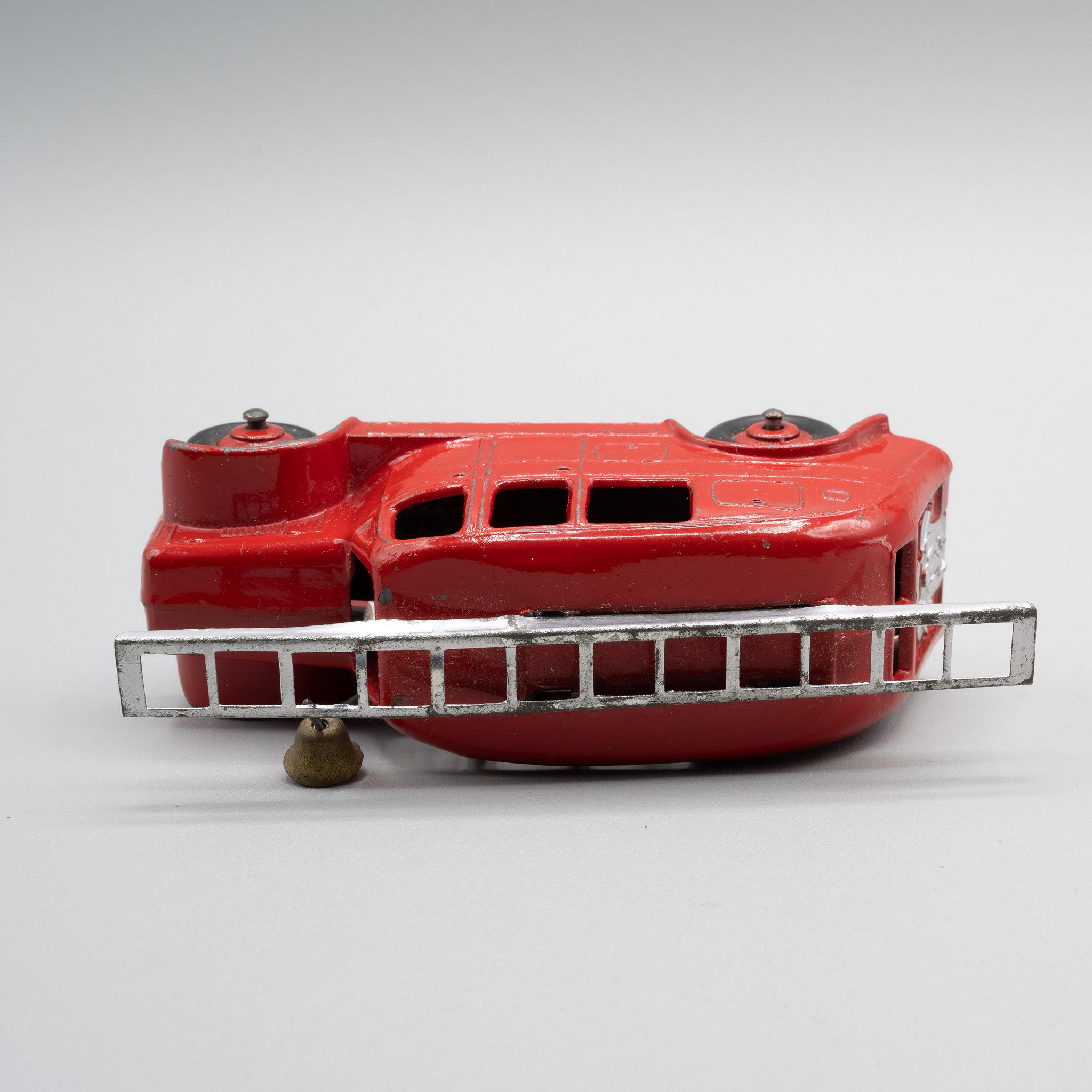 Dinky+Streamlined+Fire+Engine+250 picture 5