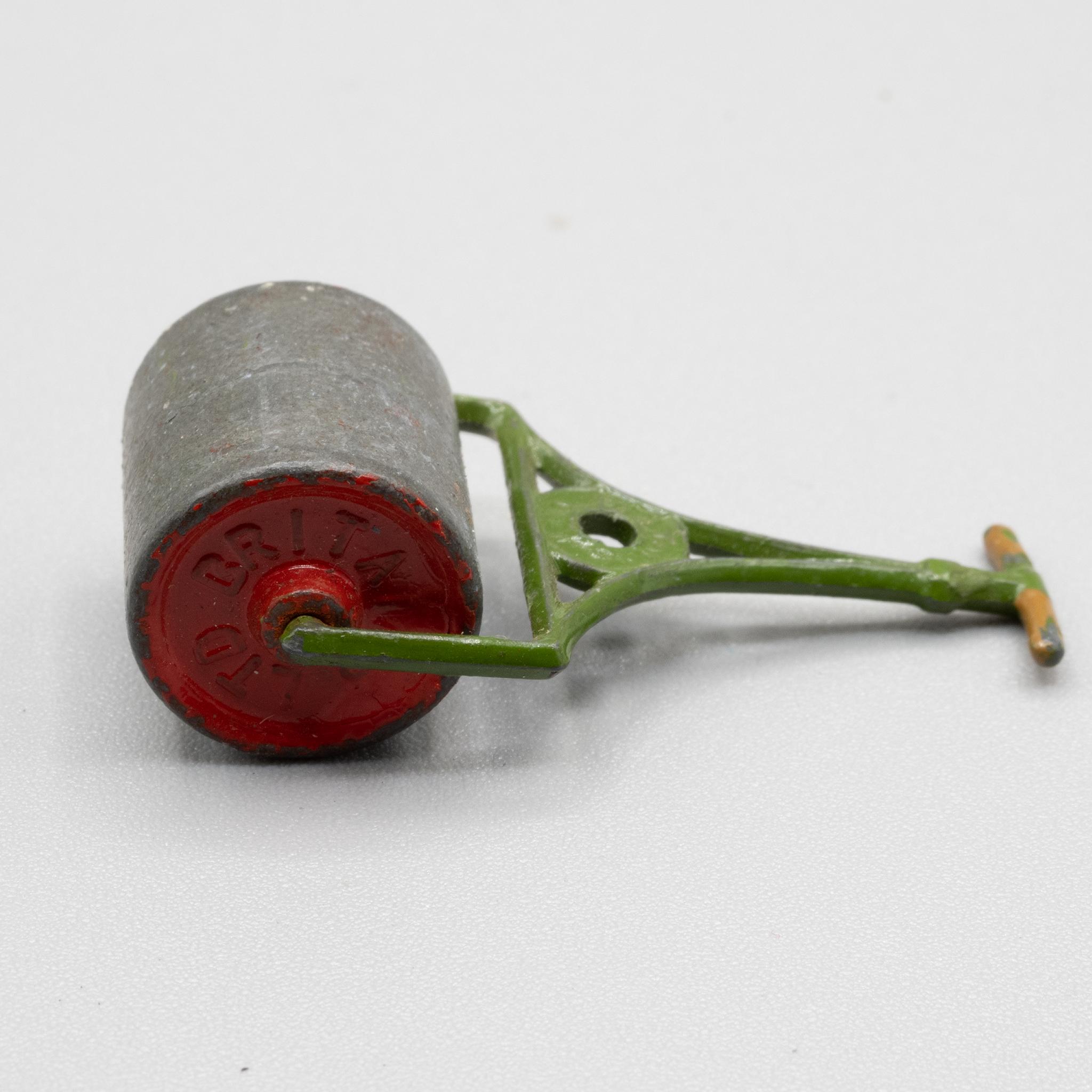 Britains+Garden+Roller+Vintage+Farm+Toy picture 1