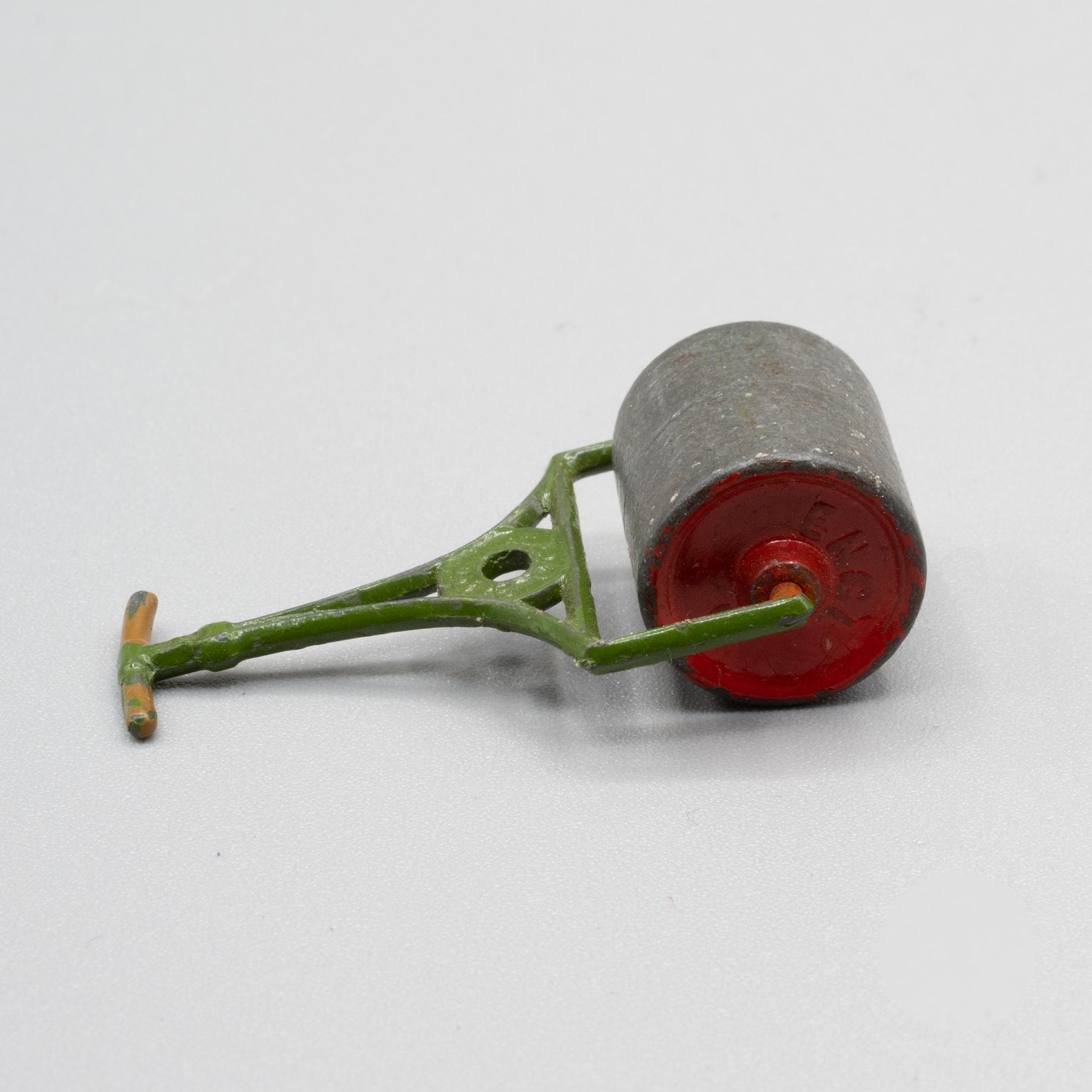 Britains+Garden+Roller+Vintage+Farm+Toy picture 2