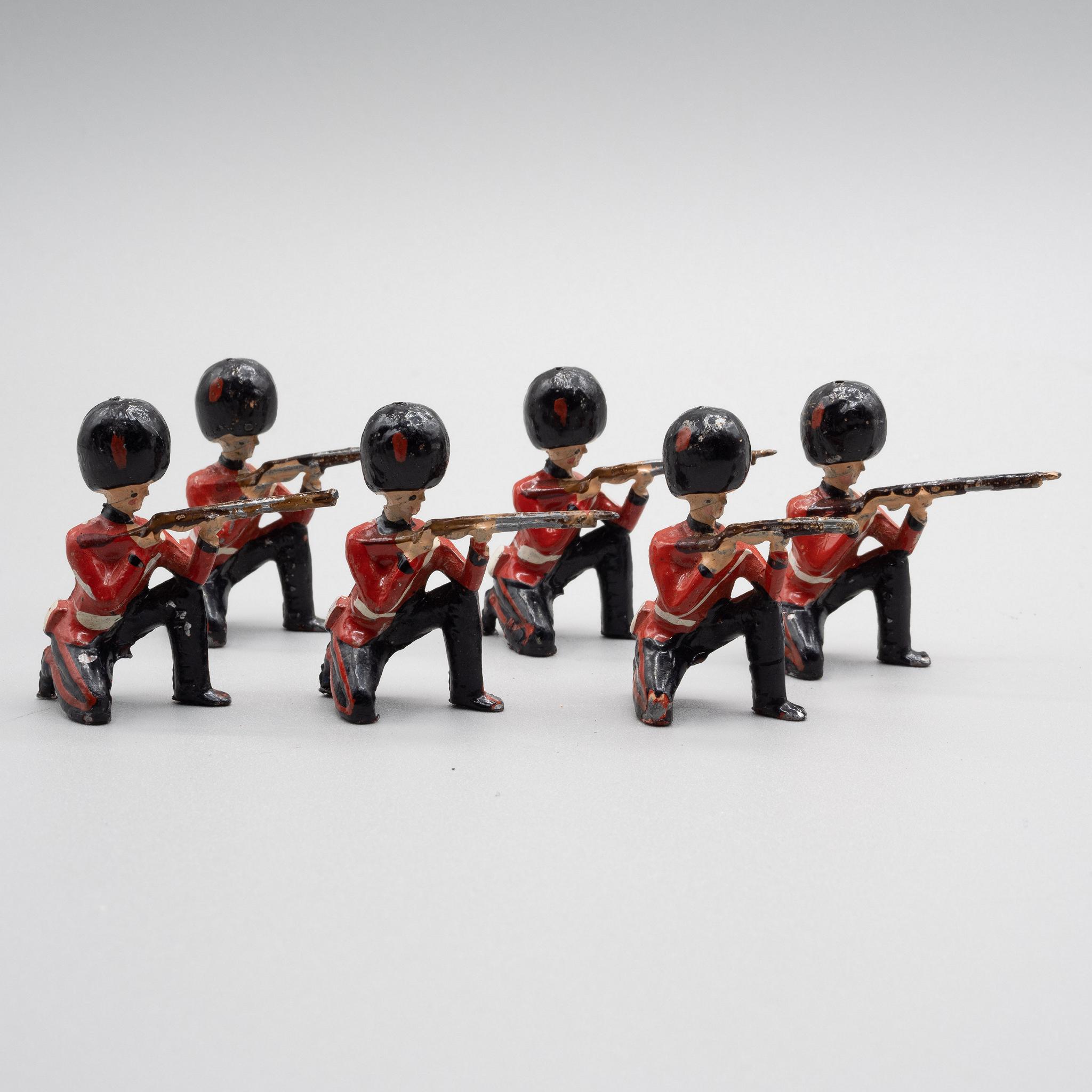 Britains+Lead+Toy+Soldiers+Part+Set+120+Coldstream+Guards+Kneeling picture 2