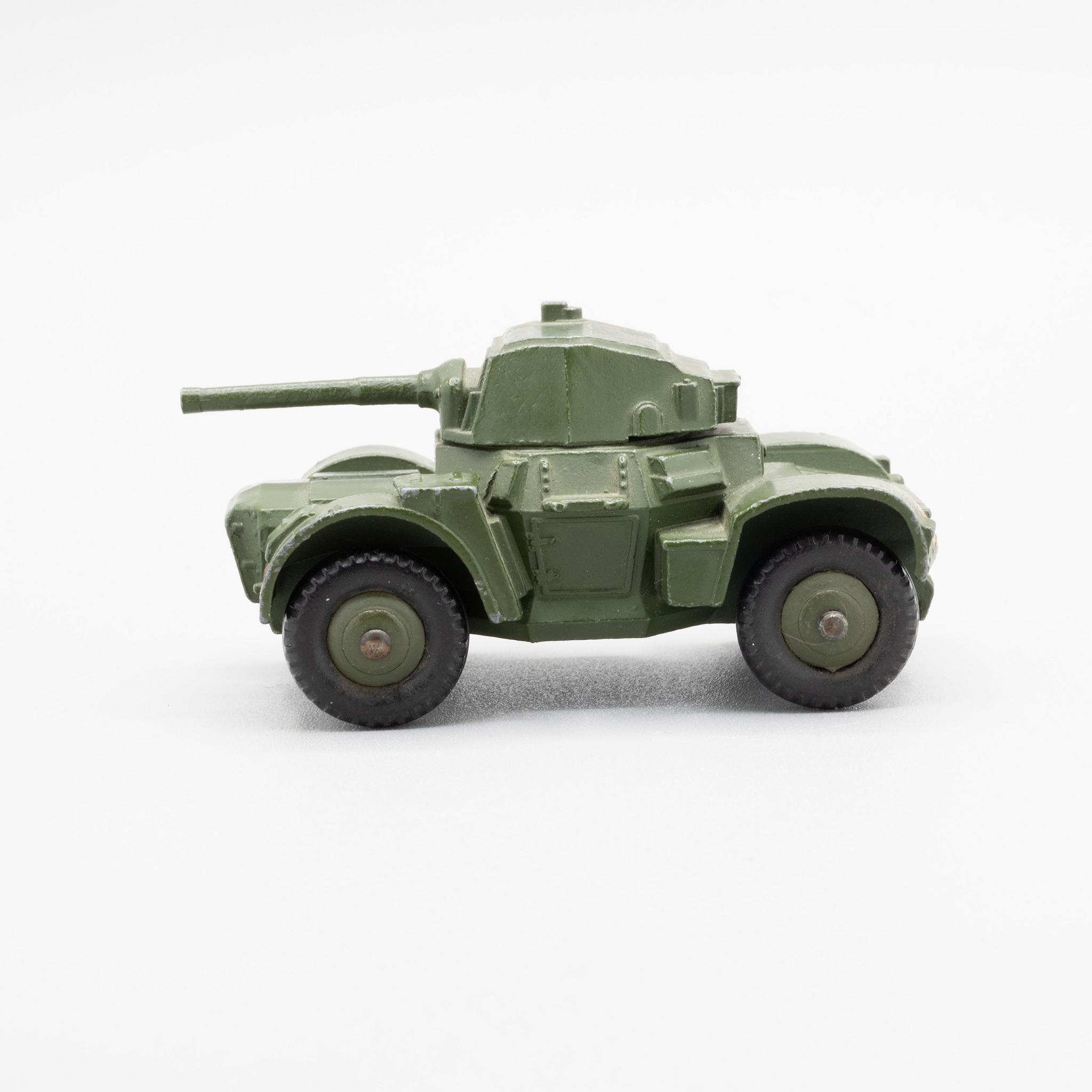 Dinky+Toys+Military+Armored++Car+670 picture 1