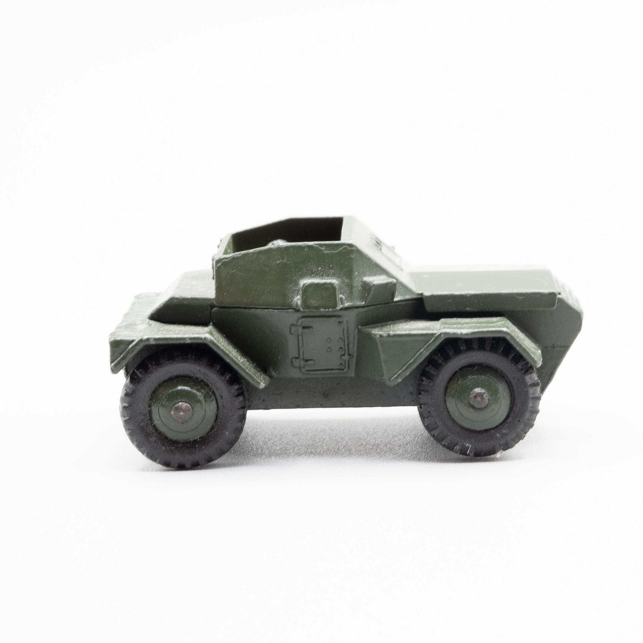 Dinky+Toys+Military+Scout+Car+673 picture 2